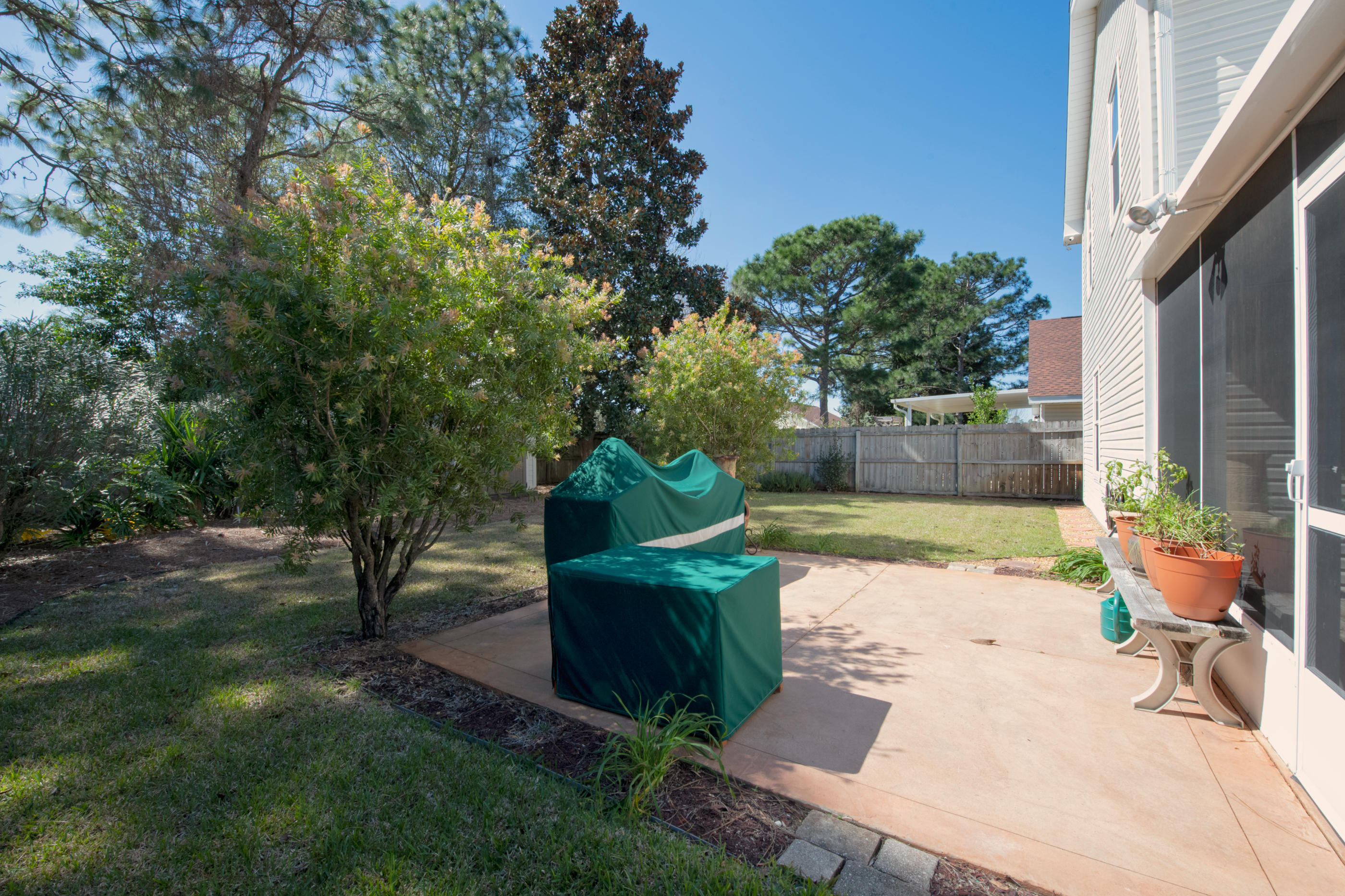 EMERALD VILLAGE S/D LOT 43 BLK B - Residential