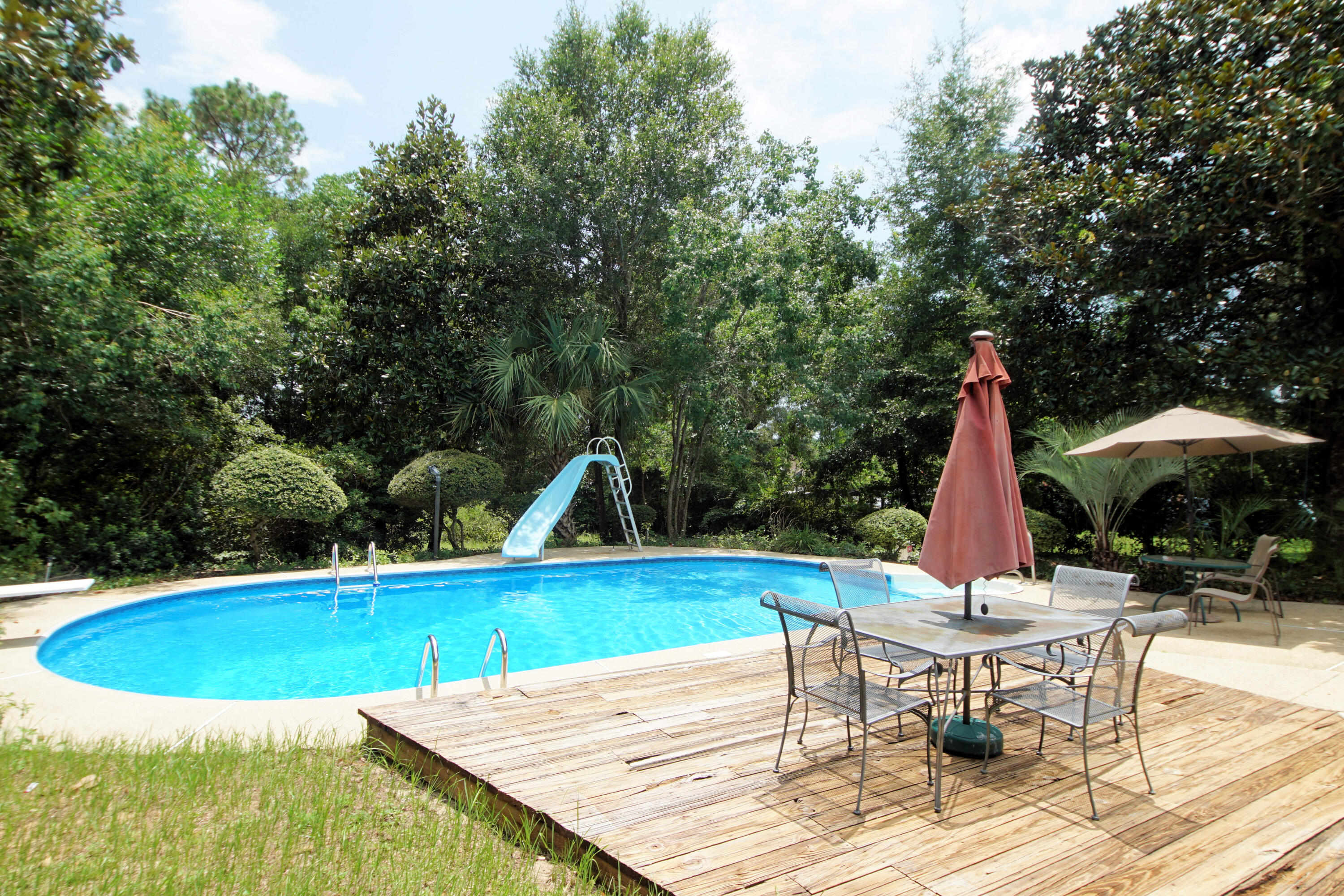 This pool home on a half acre lot in Poquito Bayou is waiting for the next family to make it theirs! Located in the highly desirable Poquito Bayou neighborhood with a playground, boat launch, docks, and picnic area this home is ready for you. This 4 bedroom 3 bath home with a bonus room and a gorgeous pool with a large wood deck is perfect for your family. The kitchen overlooking the pool is also open to a family room and has a large fireplace. A separate living room and dining room are just as you come in the front door. Four nice size bedrooms are all on the left side of the home. You have a large bonus room that could be a 5th bedroom, 2nd master suite , playroom, office or anything you need. The third full bathroom is located next to this bonus room also with access to the pool. The oversized yard has a shed and a tree house on the property behind the second fence. With a little love this home can be yours!
Buyer to verify all dimensions.
* Shed conveys as is*