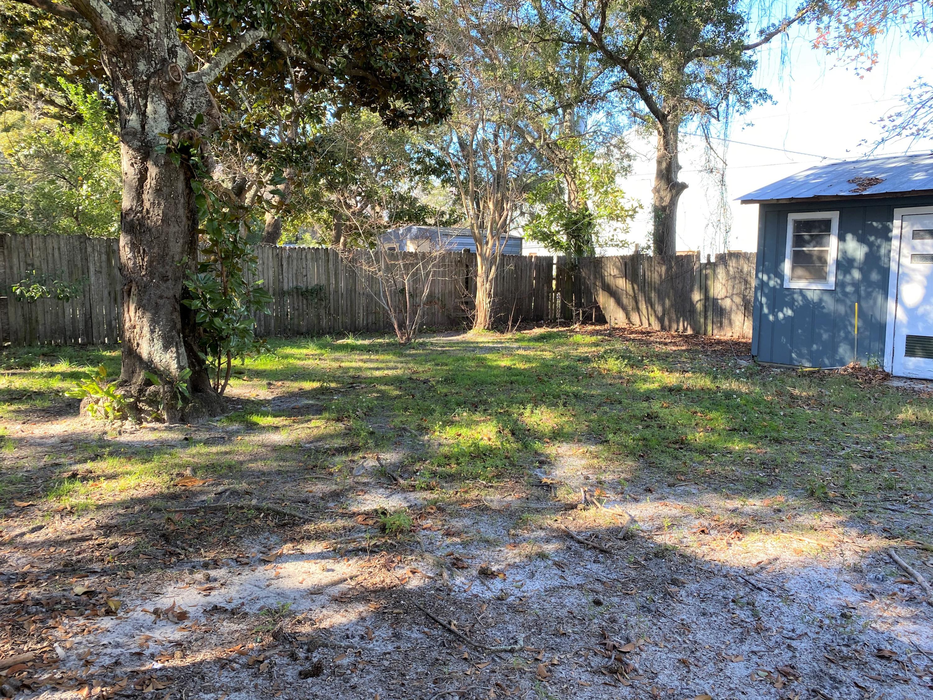 SEABREEZE ADD #3 LOT 2 BLK G - Residential