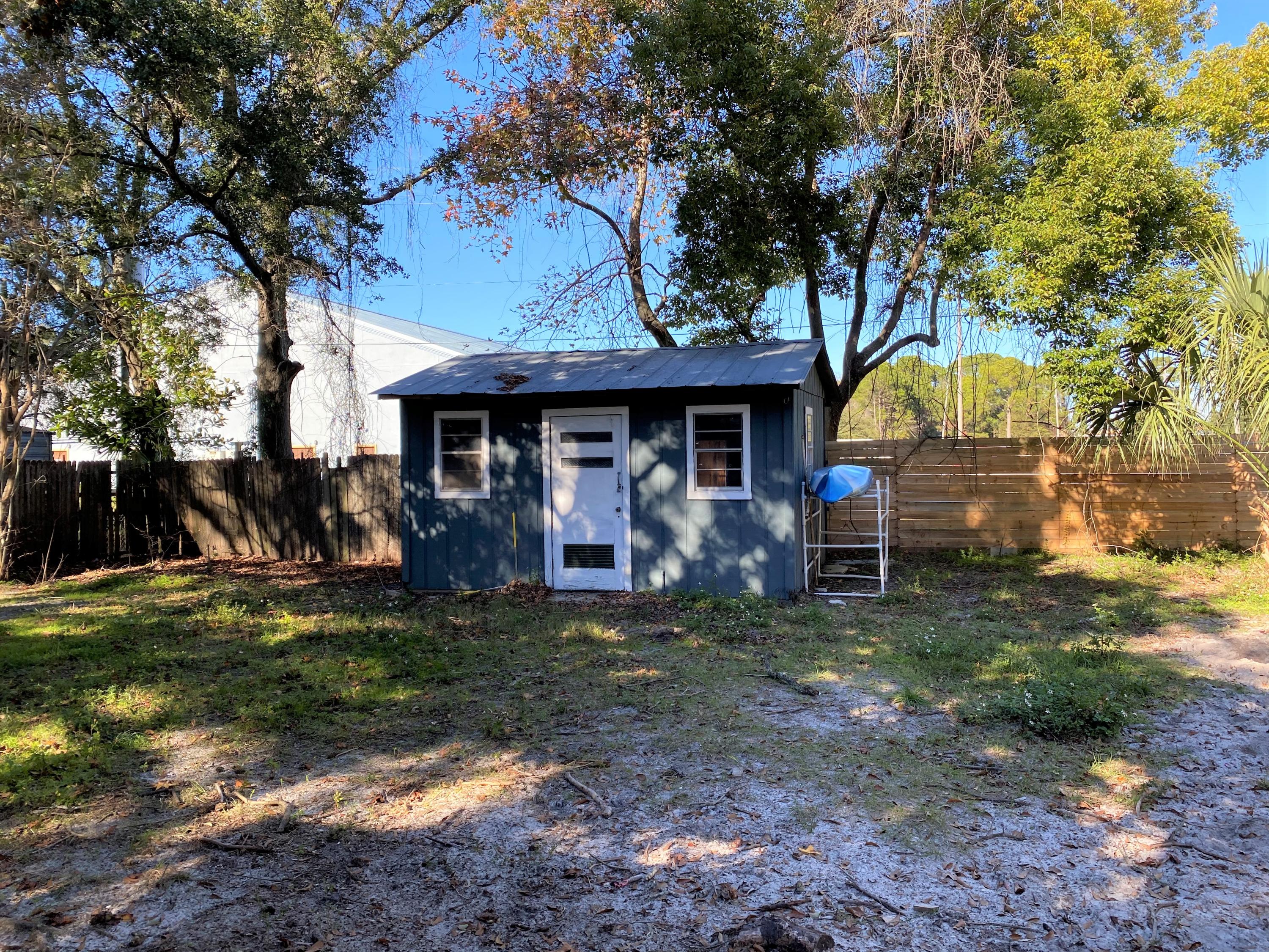 SEABREEZE ADD #3 LOT 2 BLK G - Residential