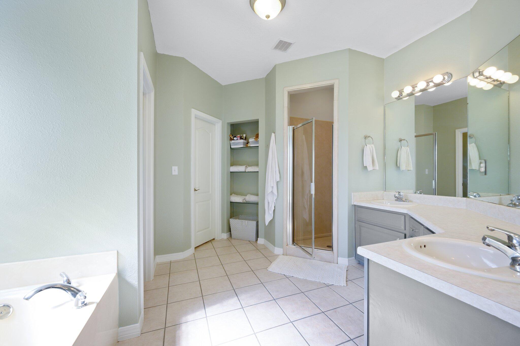 HUNTER WOODS - Residential