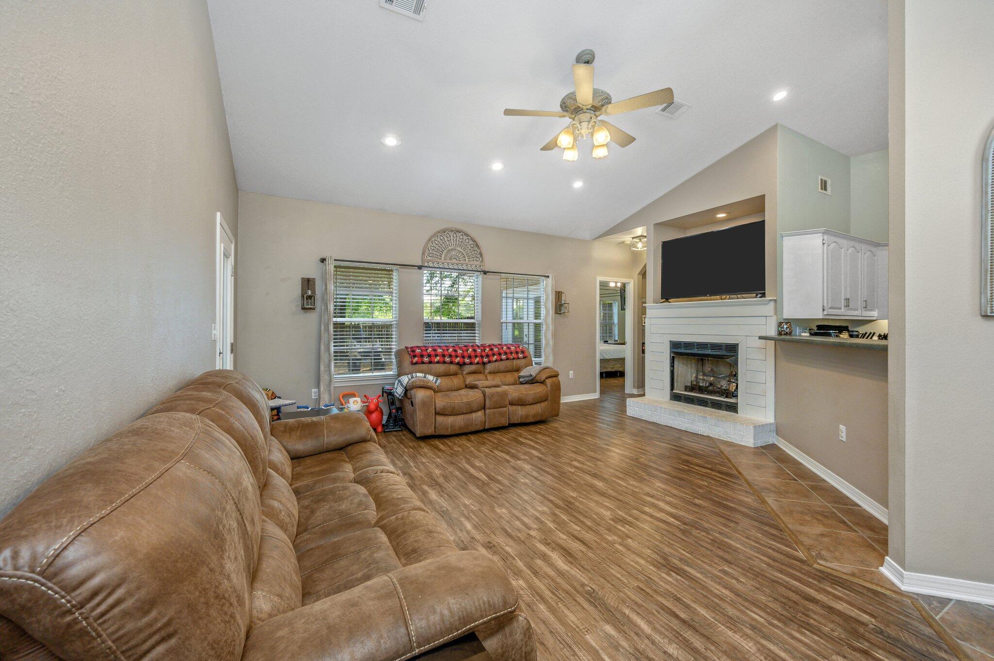 HUNTER WOODS - Residential