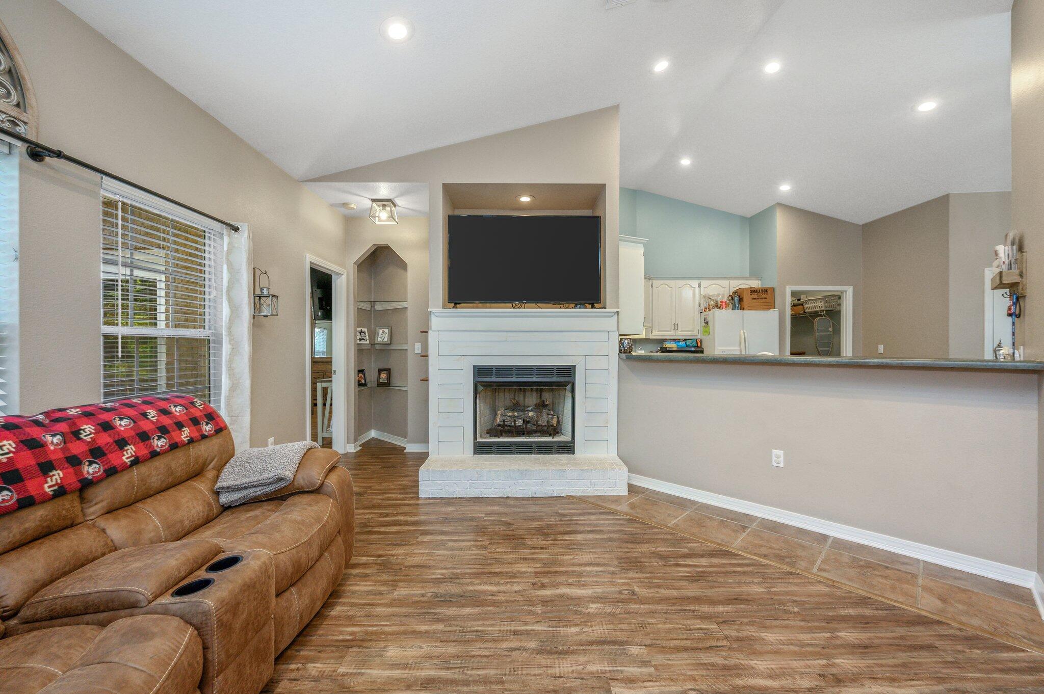 HUNTER WOODS - Residential