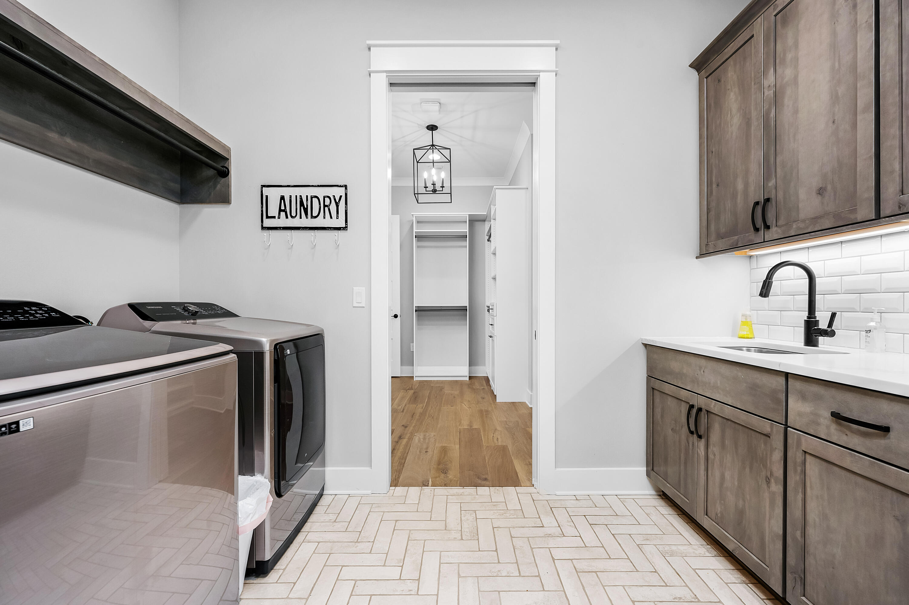 HUNTERS RUN S/D - Residential