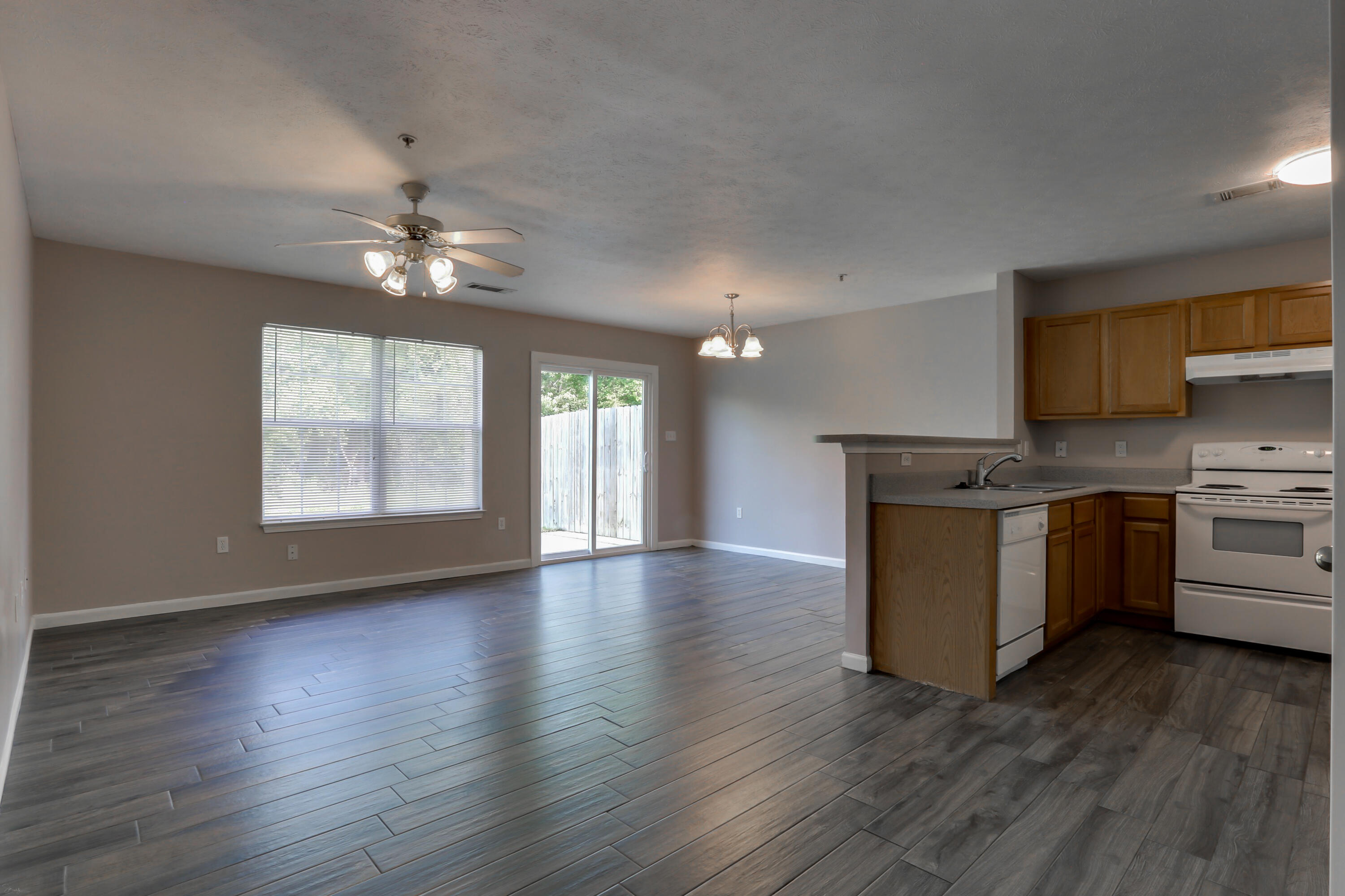 ROLLING PINES - Residential