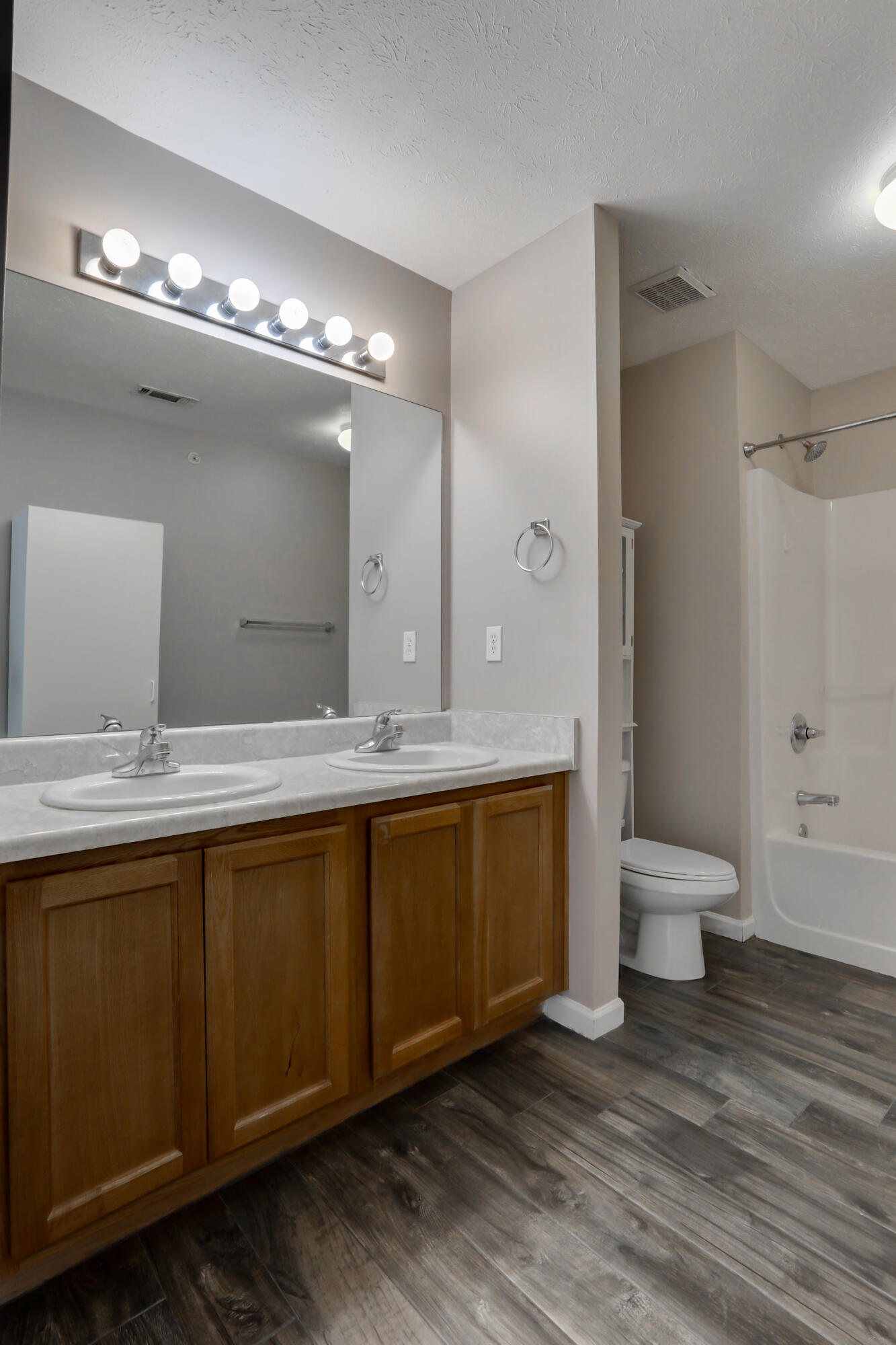 ROLLING PINES - Residential