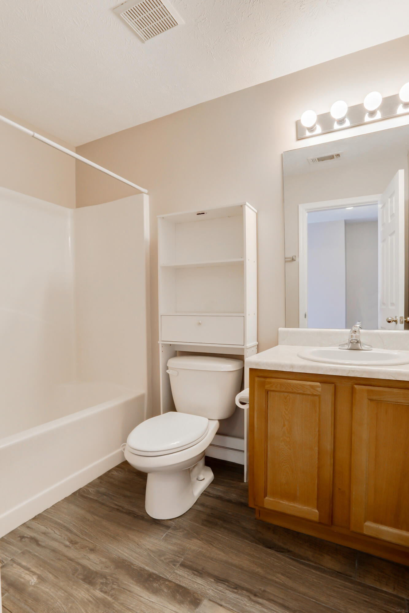 ROLLING PINES - Residential