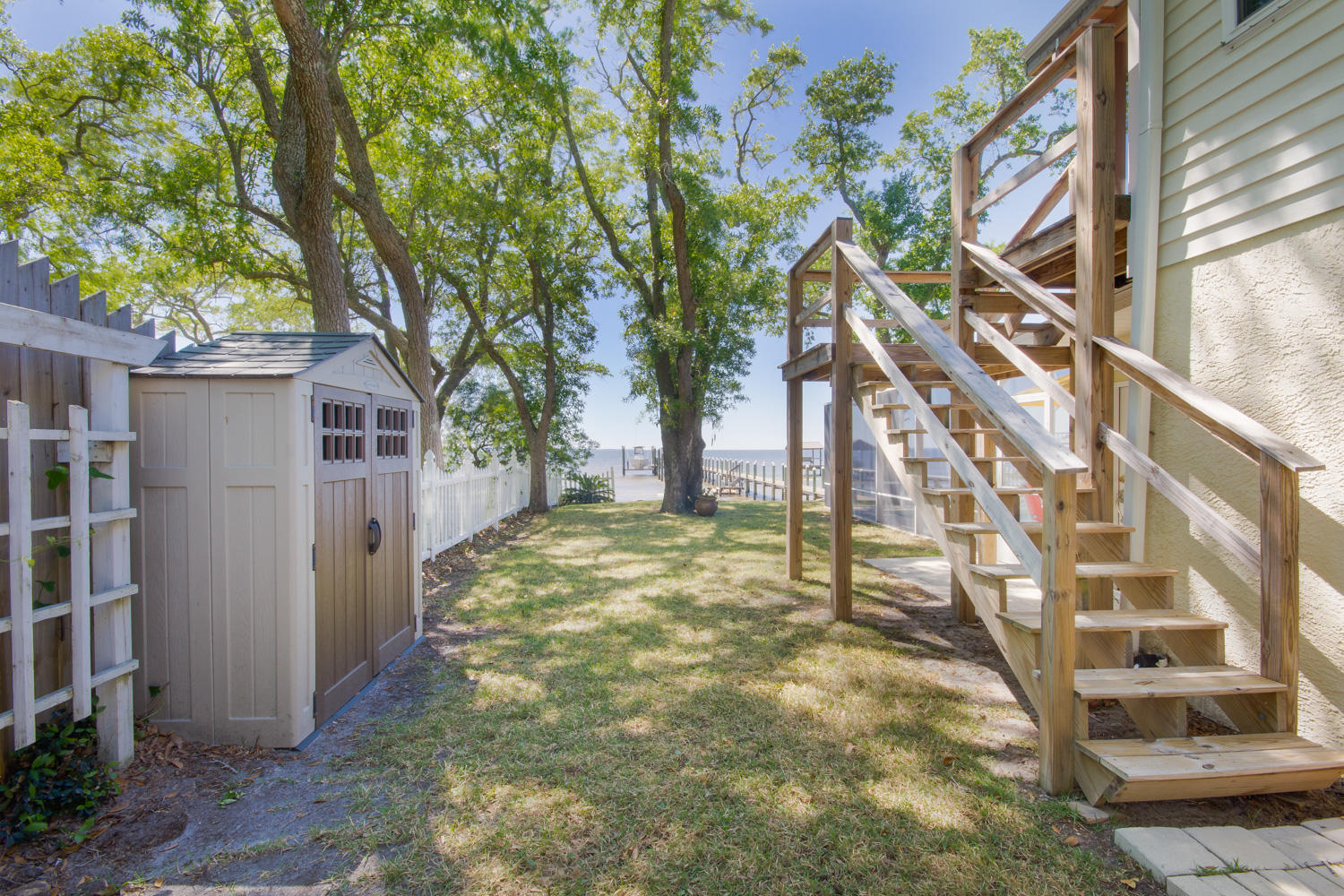 BAY GROVE - Residential