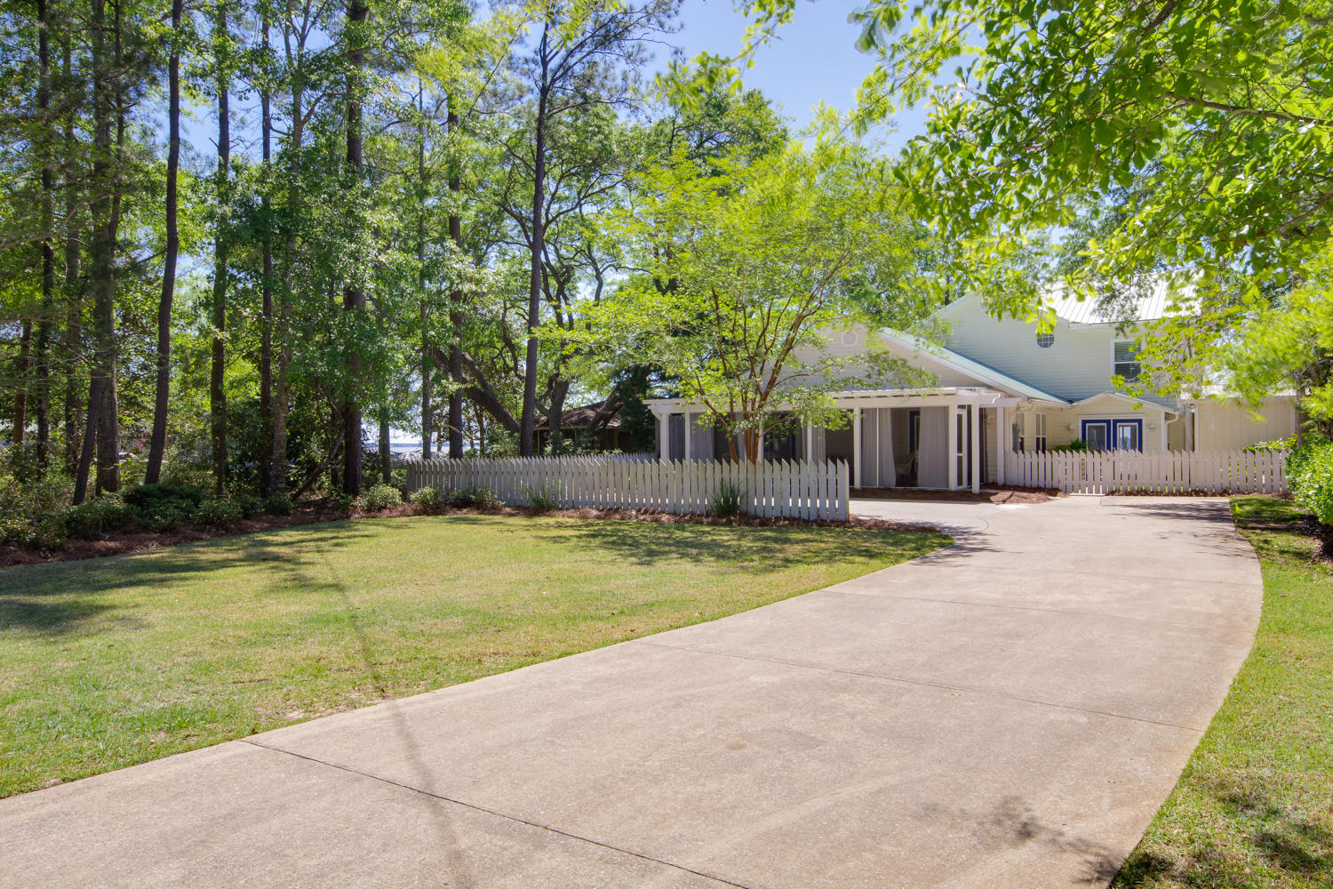 BAY GROVE - Residential