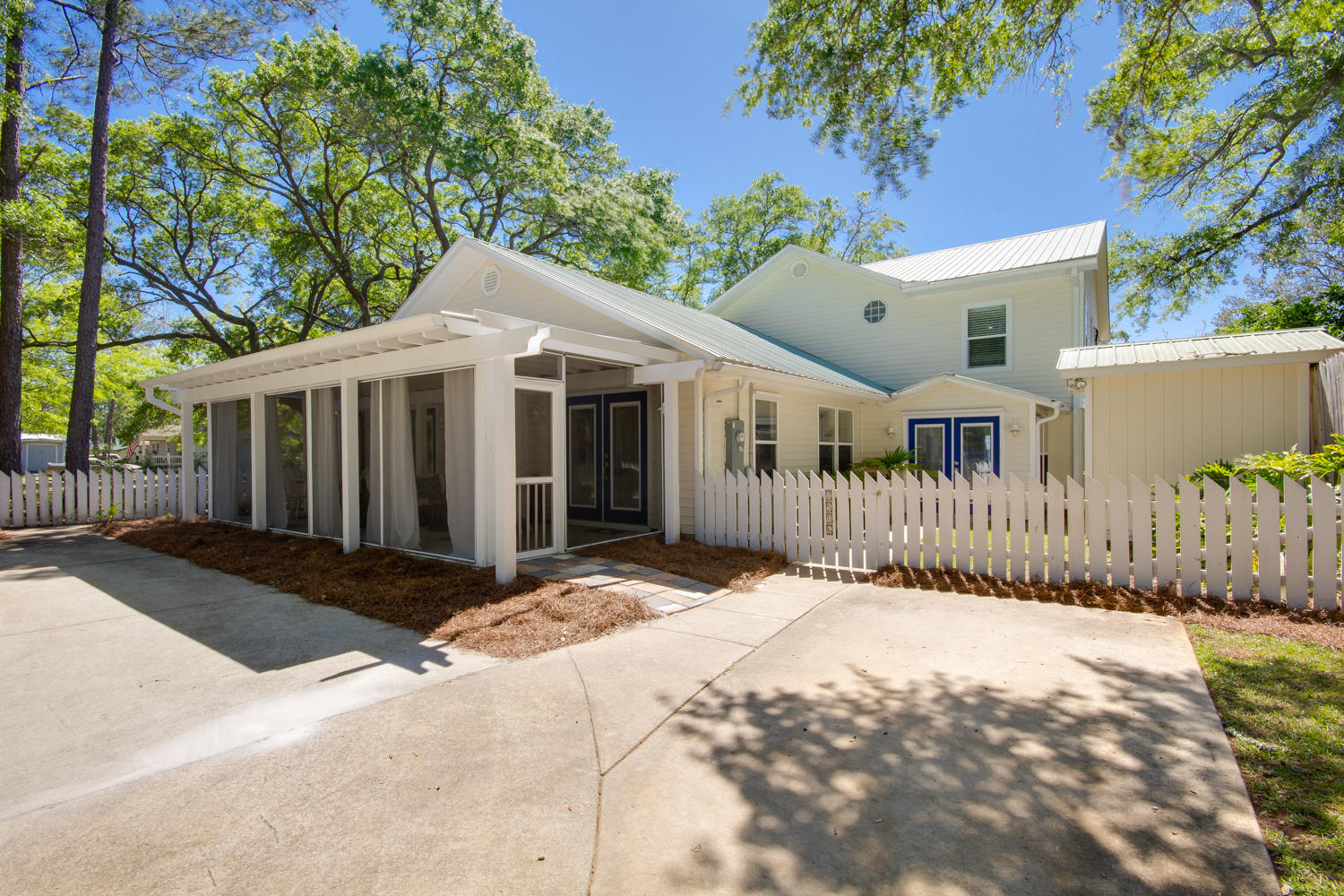 BAY GROVE - Residential