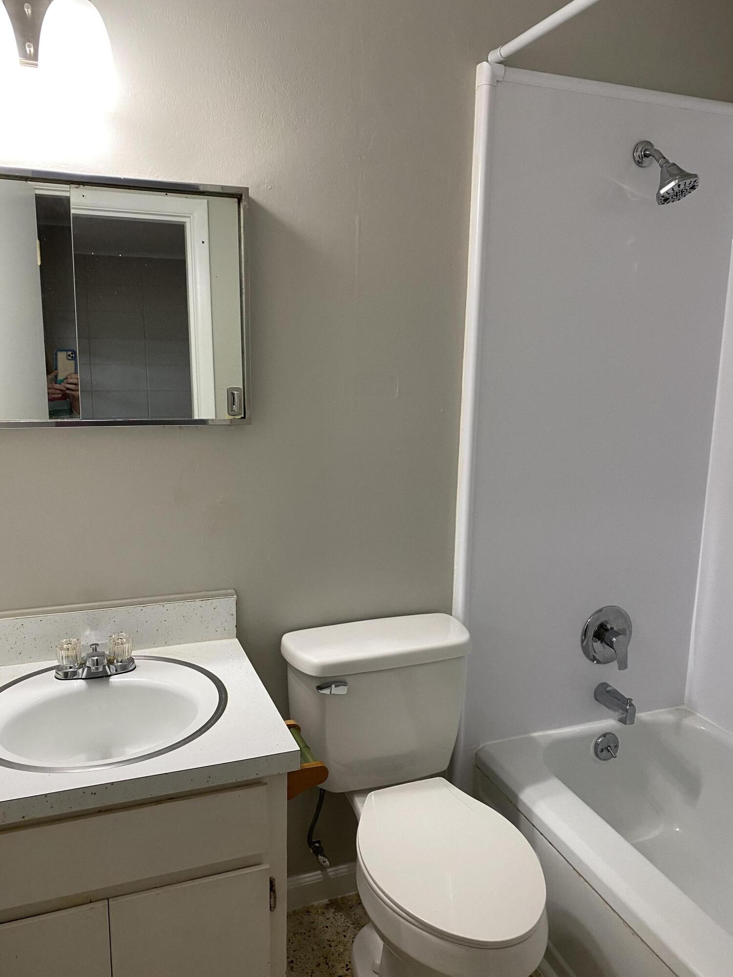 PORT DIXIE - Residential Lease