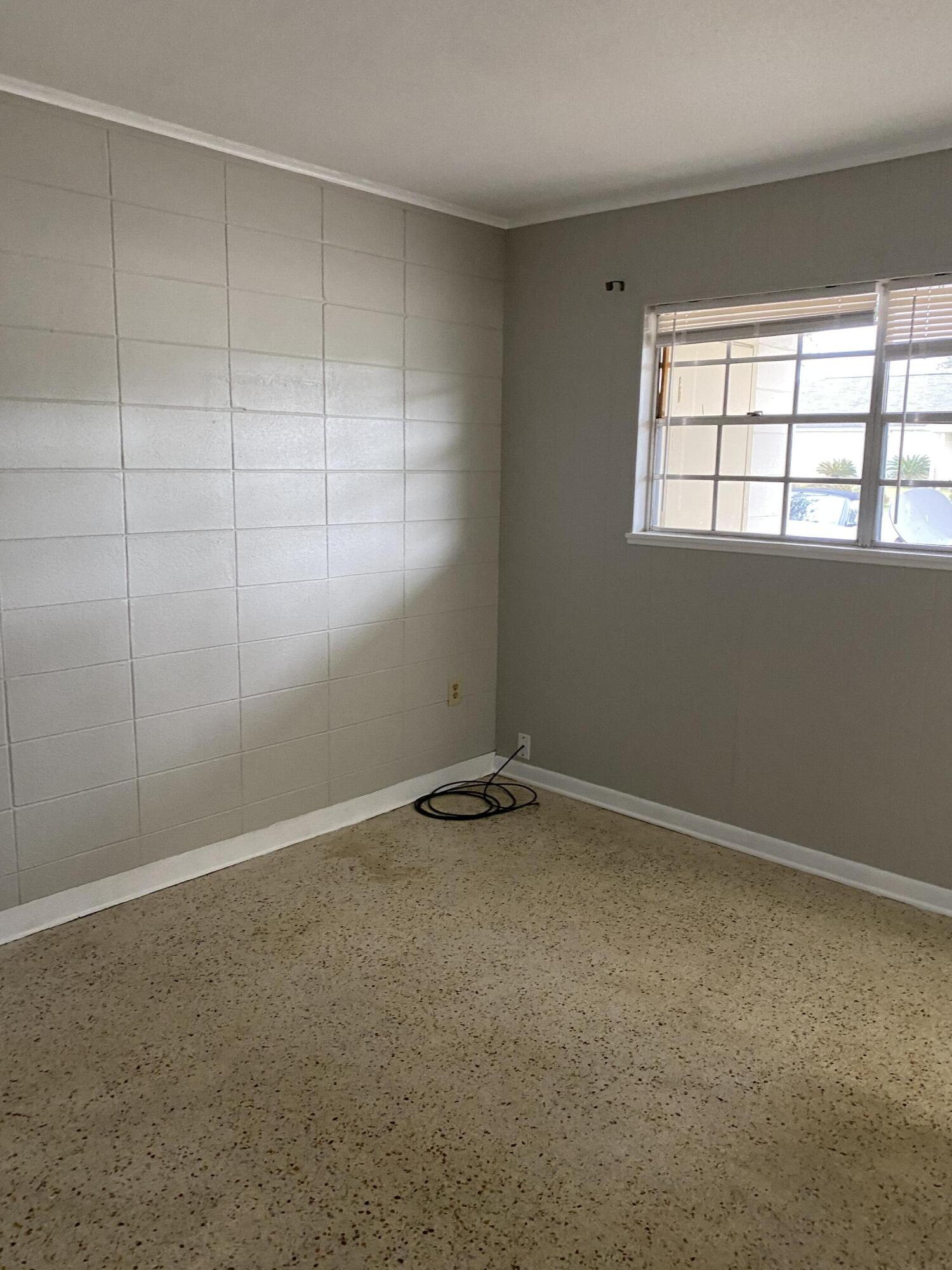 PORT DIXIE - Residential Lease