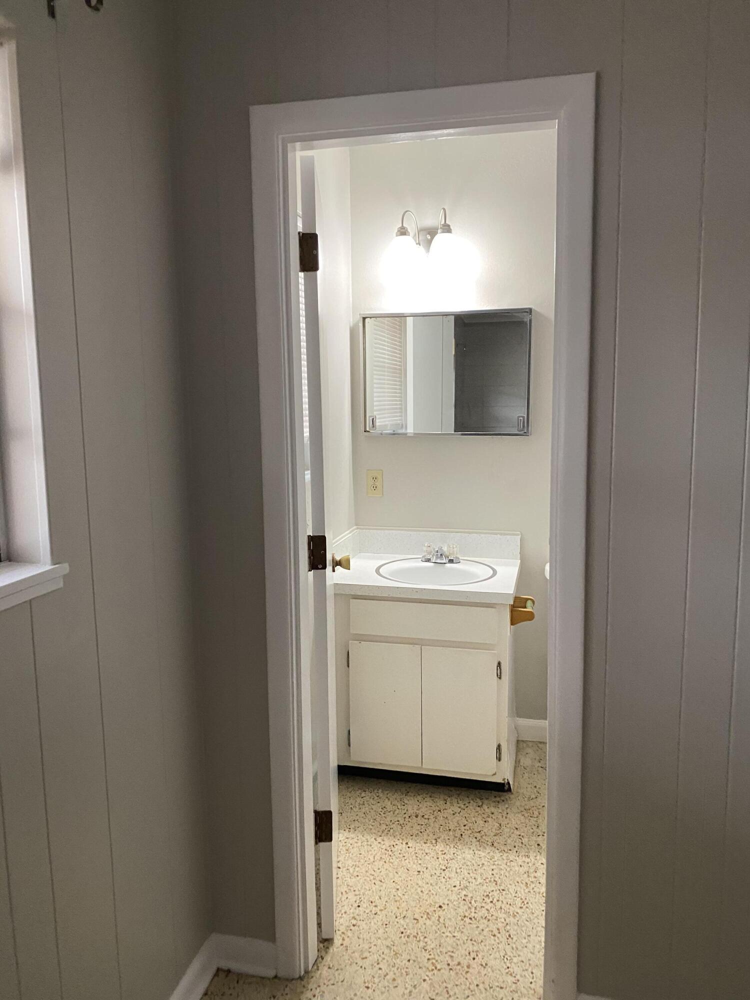 PORT DIXIE - Residential Lease