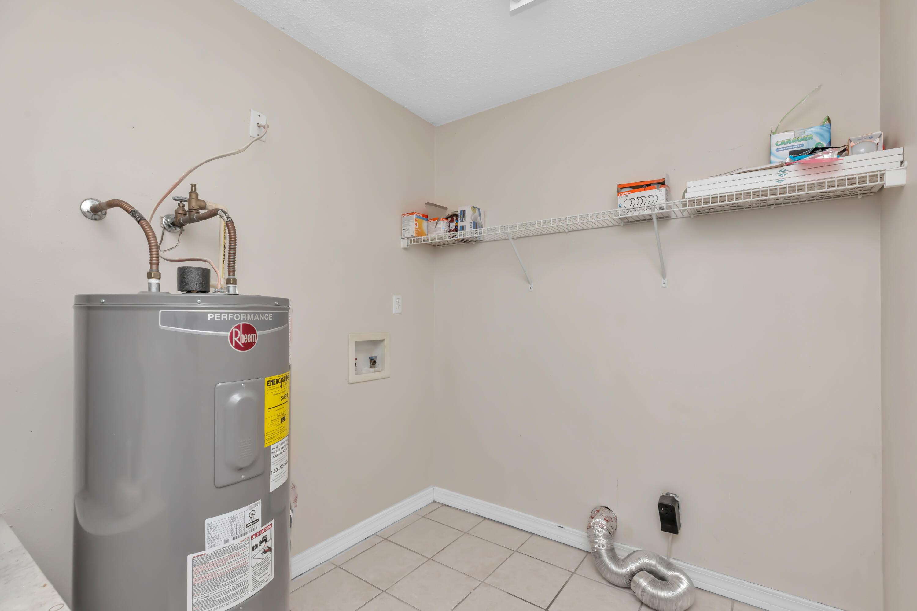 OAK PARK TOWNHOMES - Residential Lease