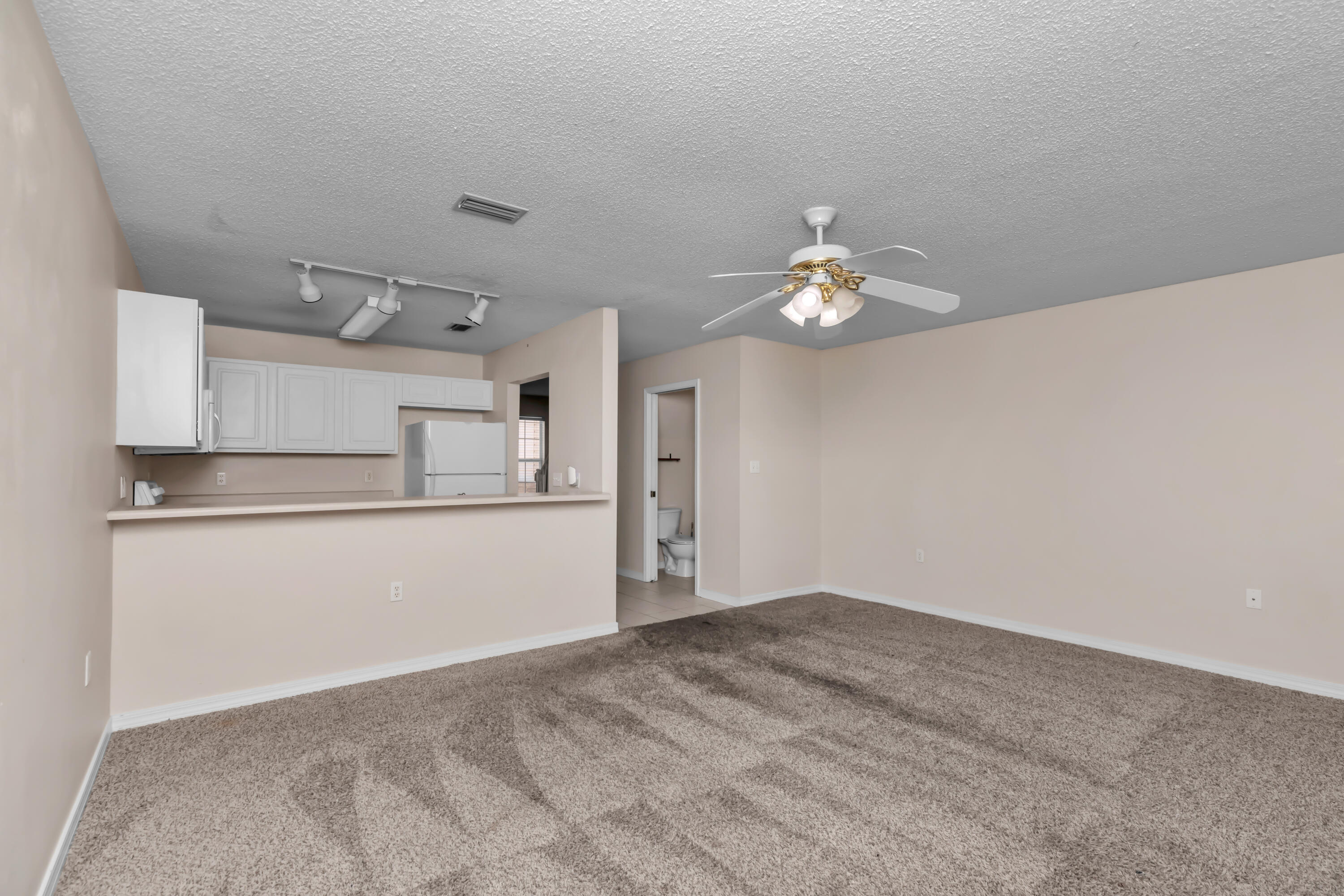 OAK PARK TOWNHOMES - Residential Lease