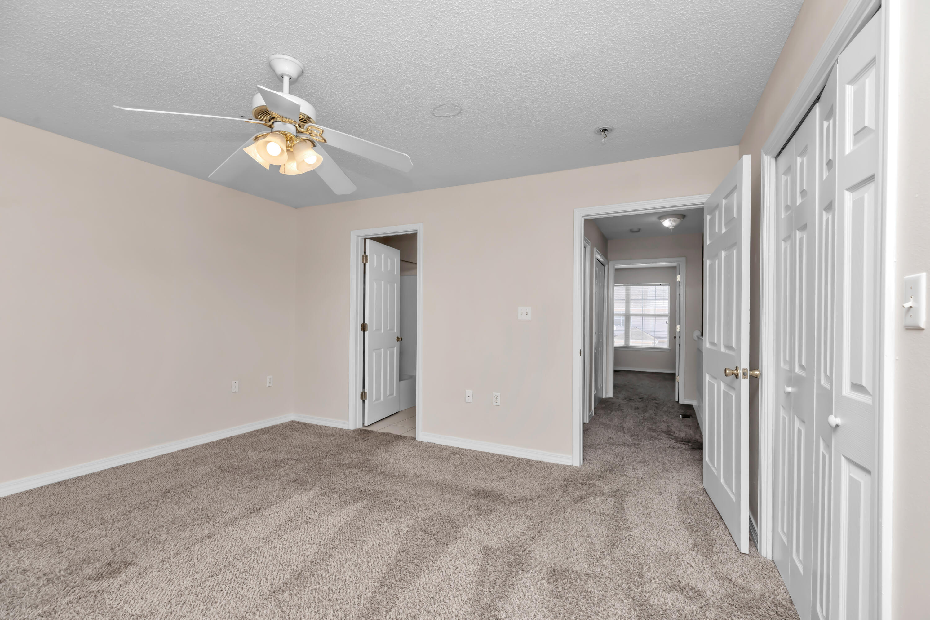 OAK PARK TOWNHOMES - Residential Lease