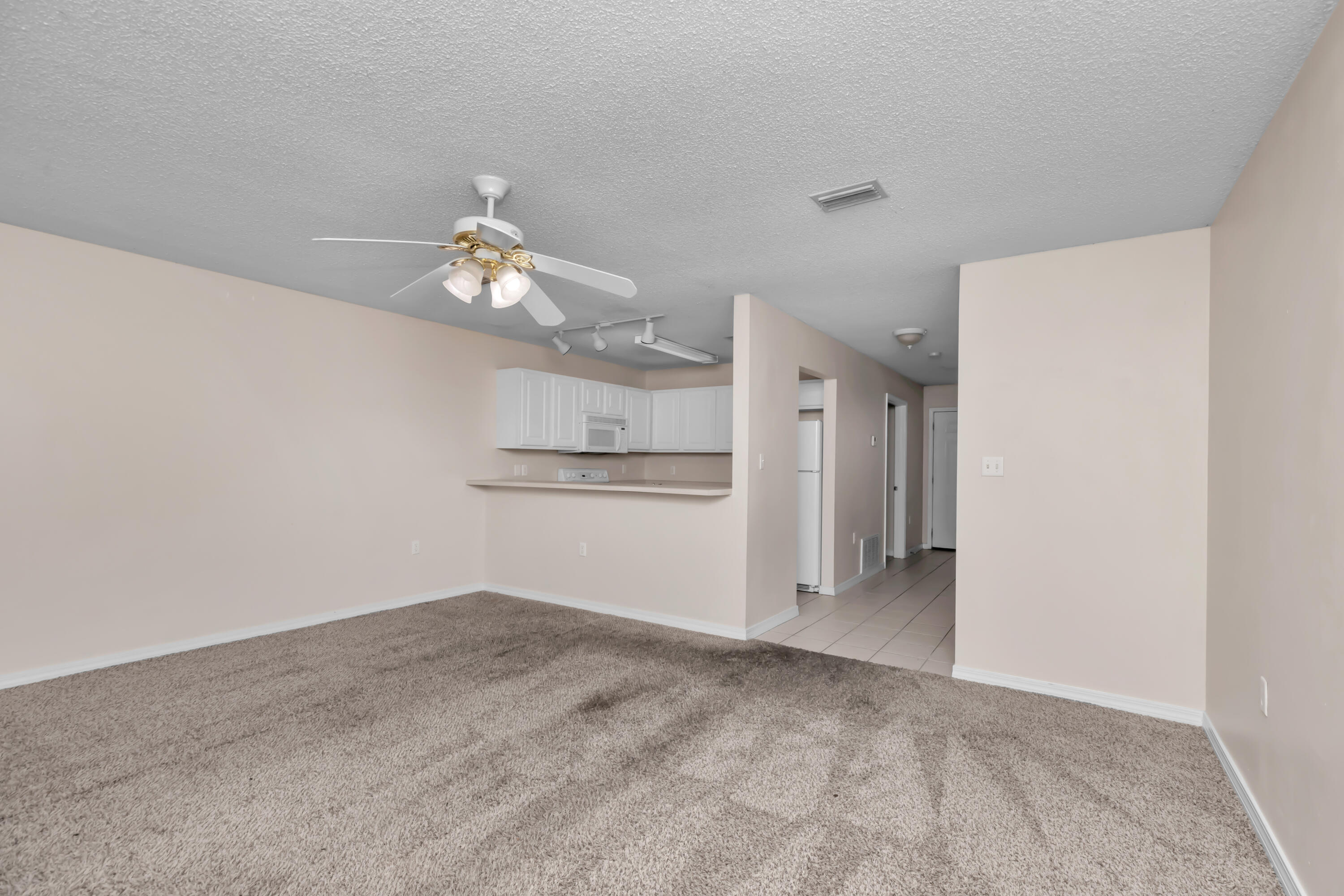 OAK PARK TOWNHOMES - Residential Lease