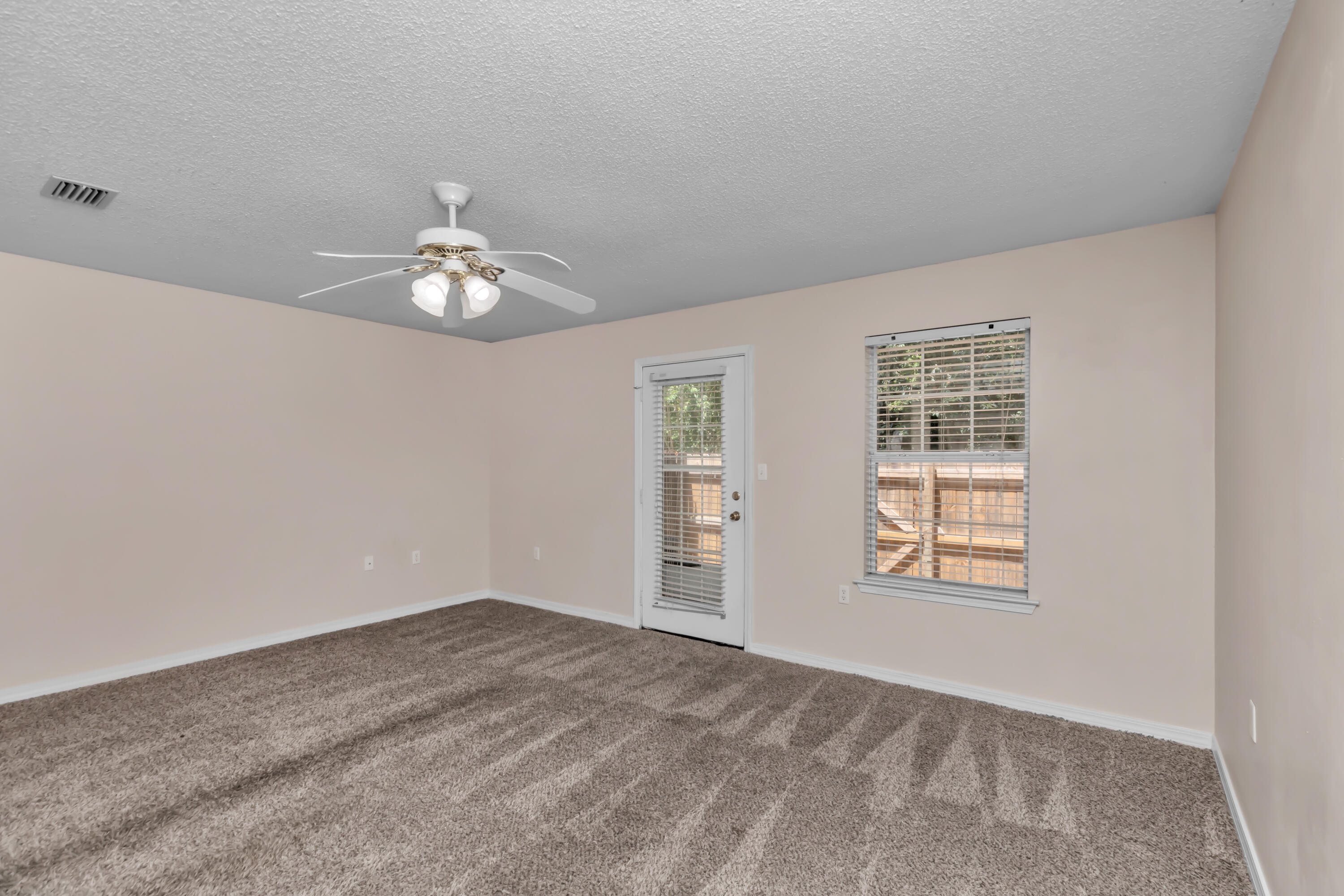 OAK PARK TOWNHOMES - Residential Lease