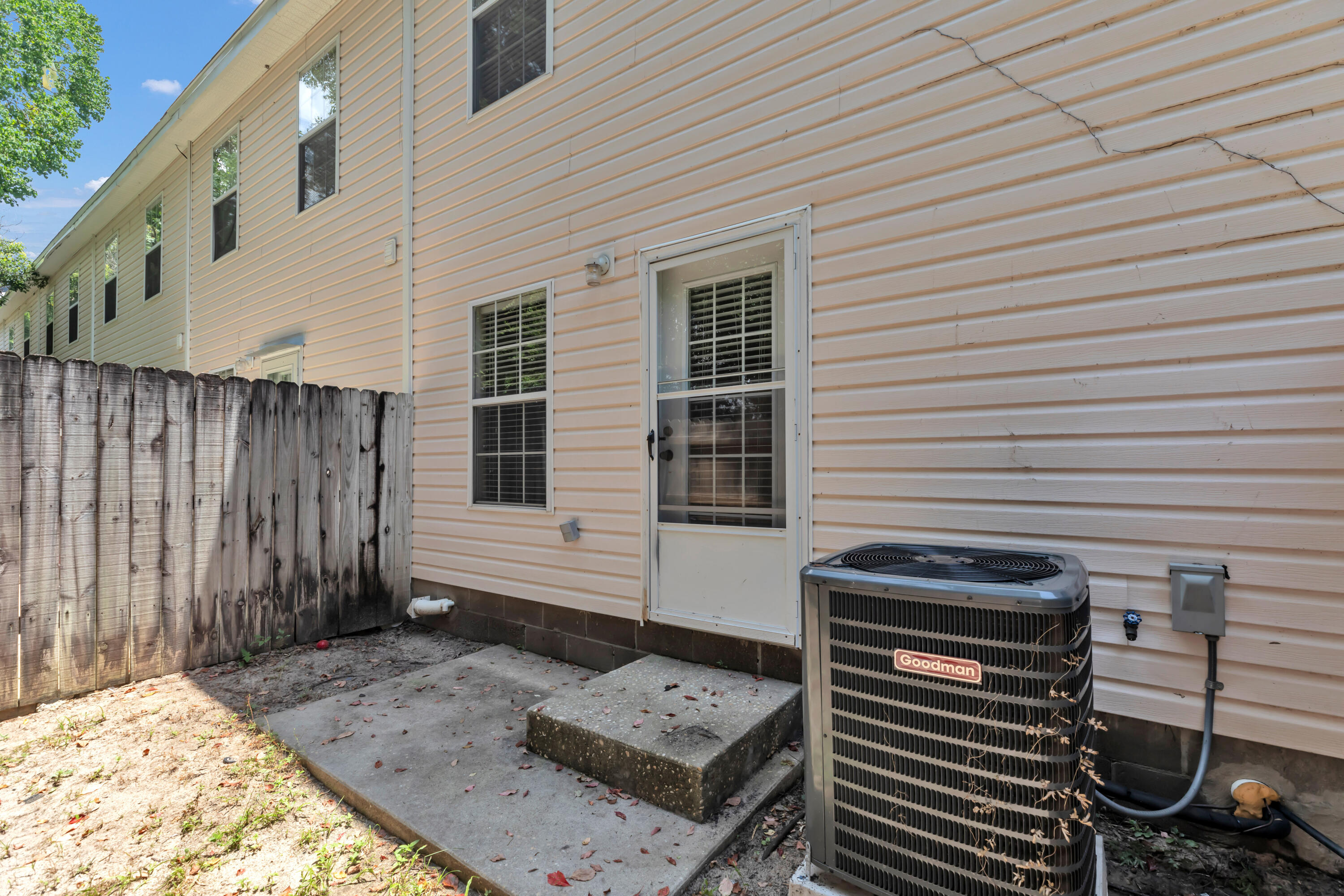 OAK PARK TOWNHOMES - Residential Lease