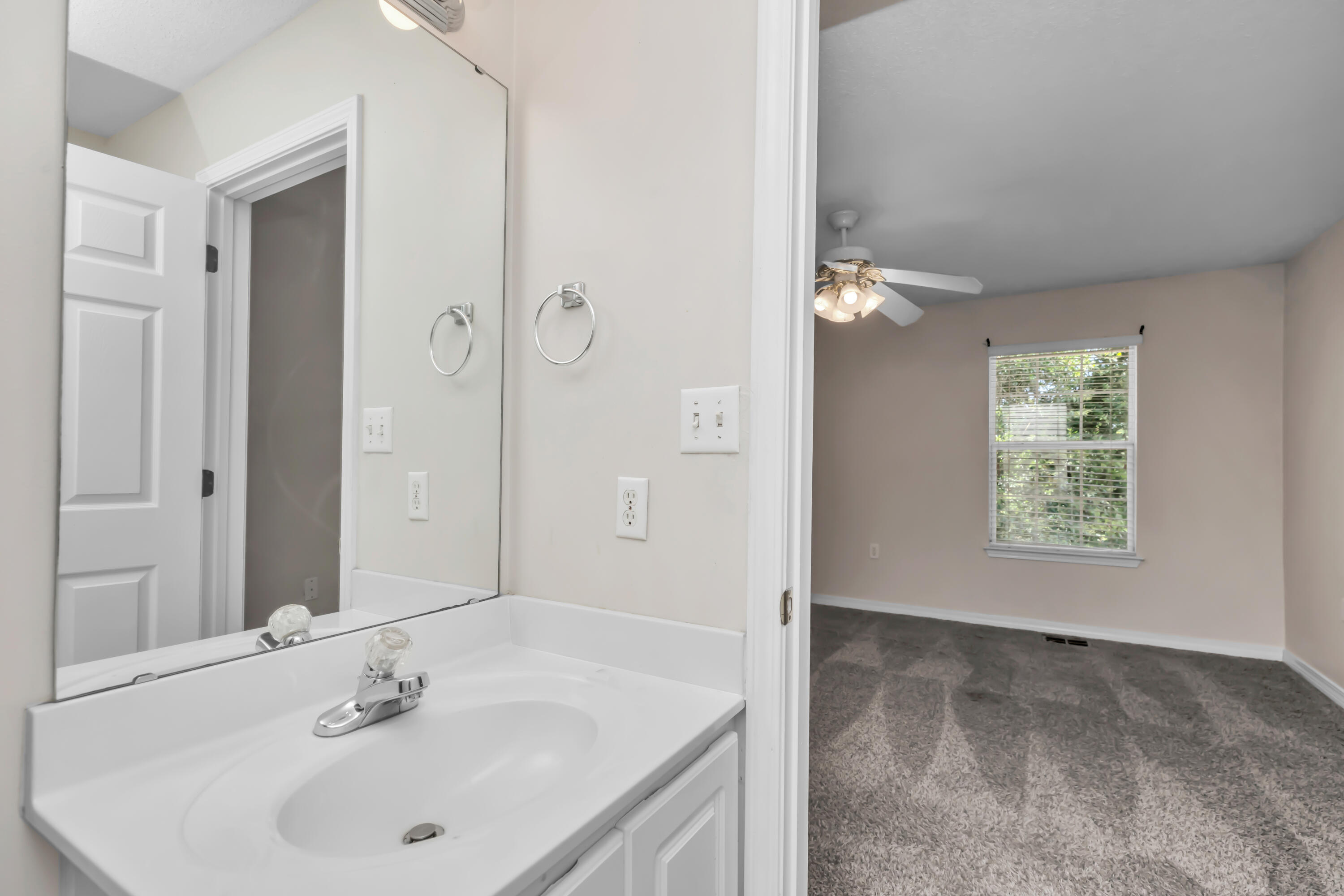 OAK PARK TOWNHOMES - Residential Lease