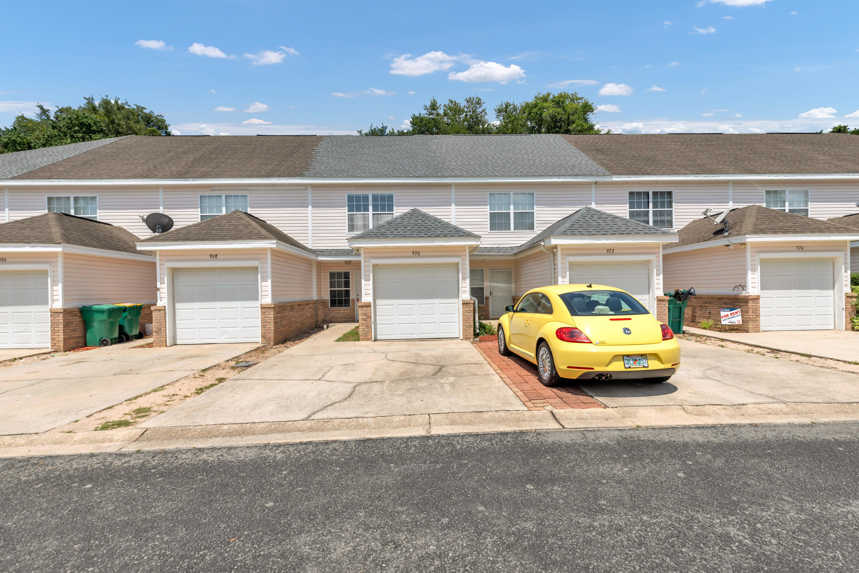 OAK PARK TOWNHOMES - Residential Lease