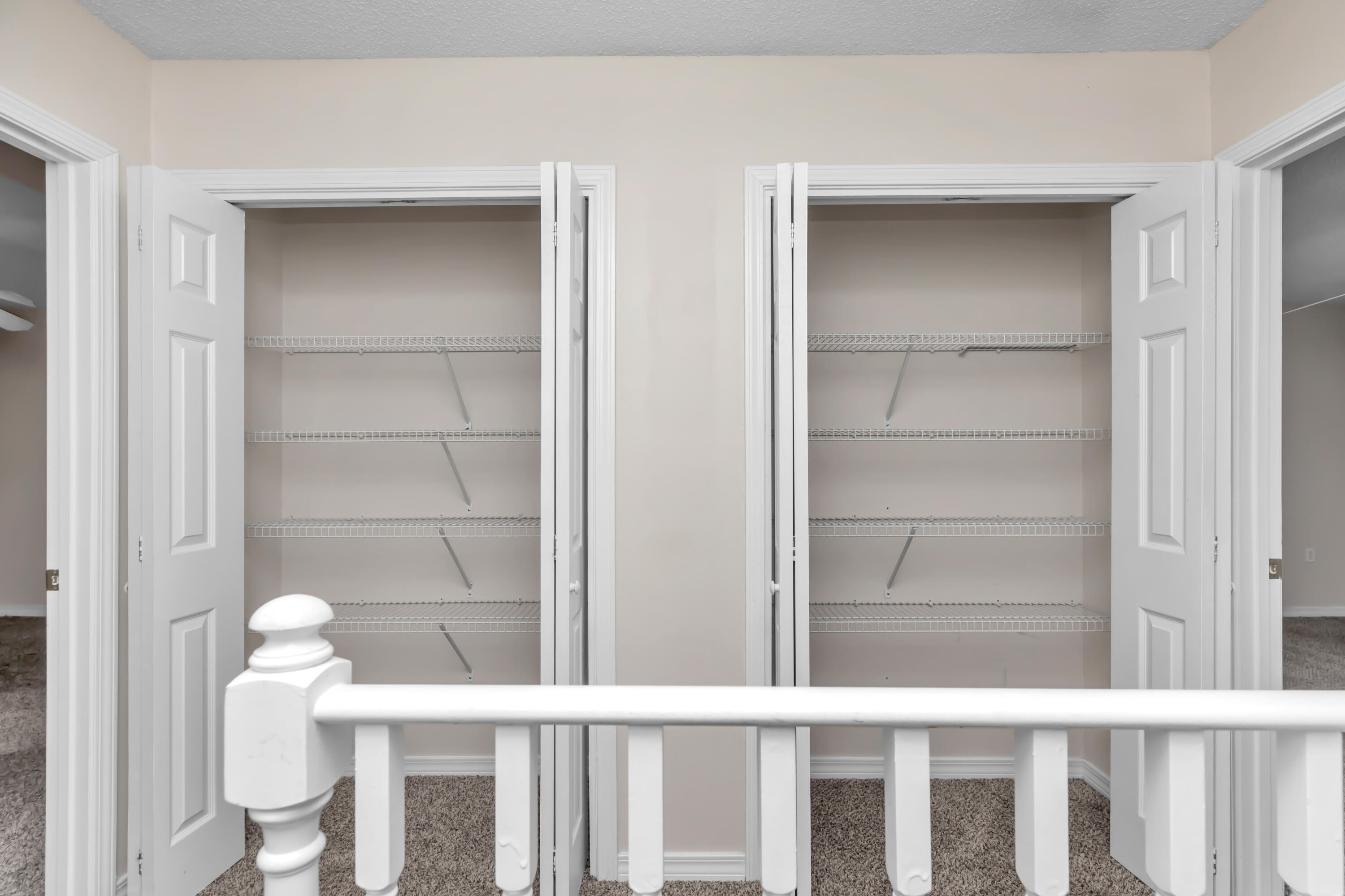 OAK PARK TOWNHOMES - Residential Lease