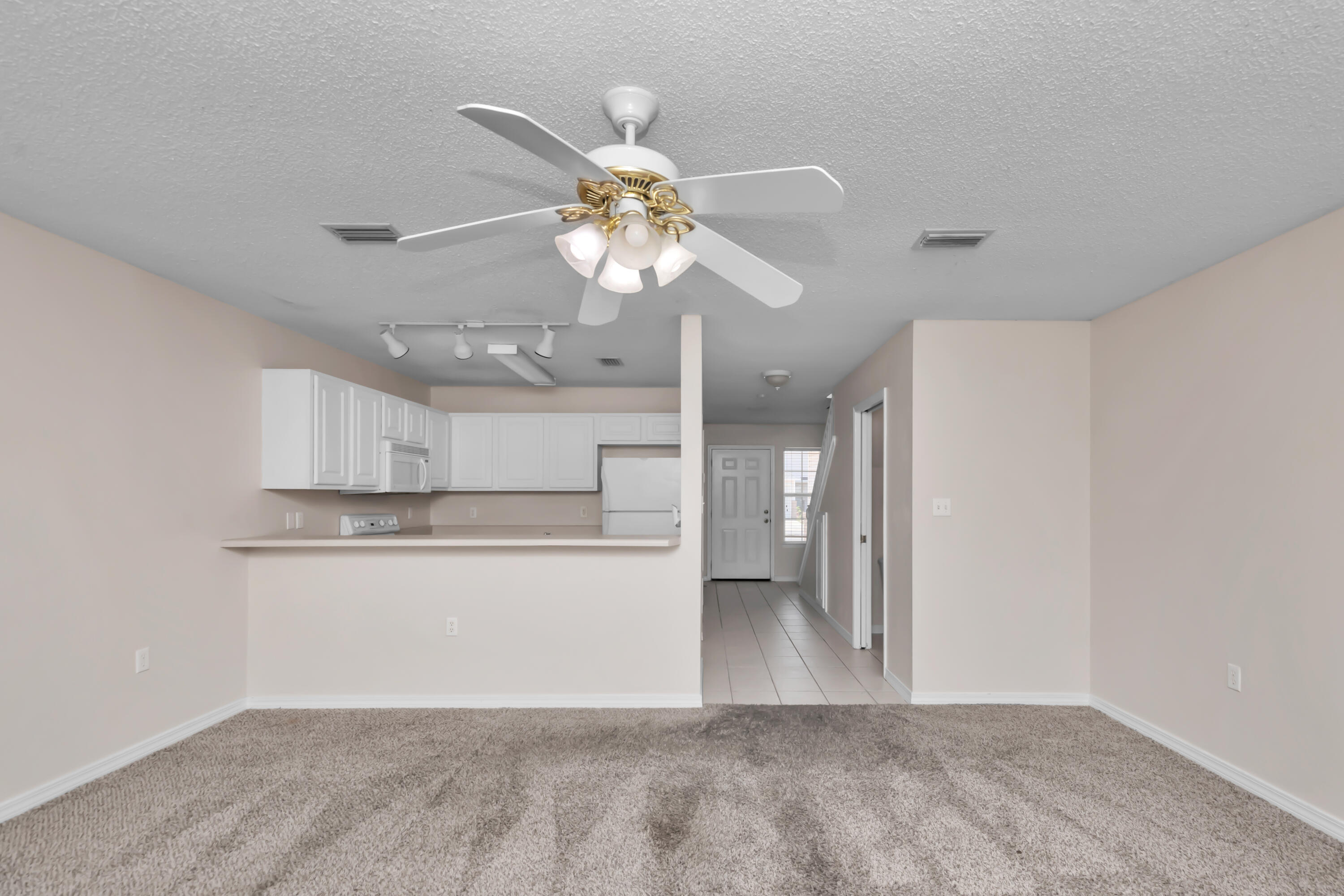 OAK PARK TOWNHOMES - Residential Lease