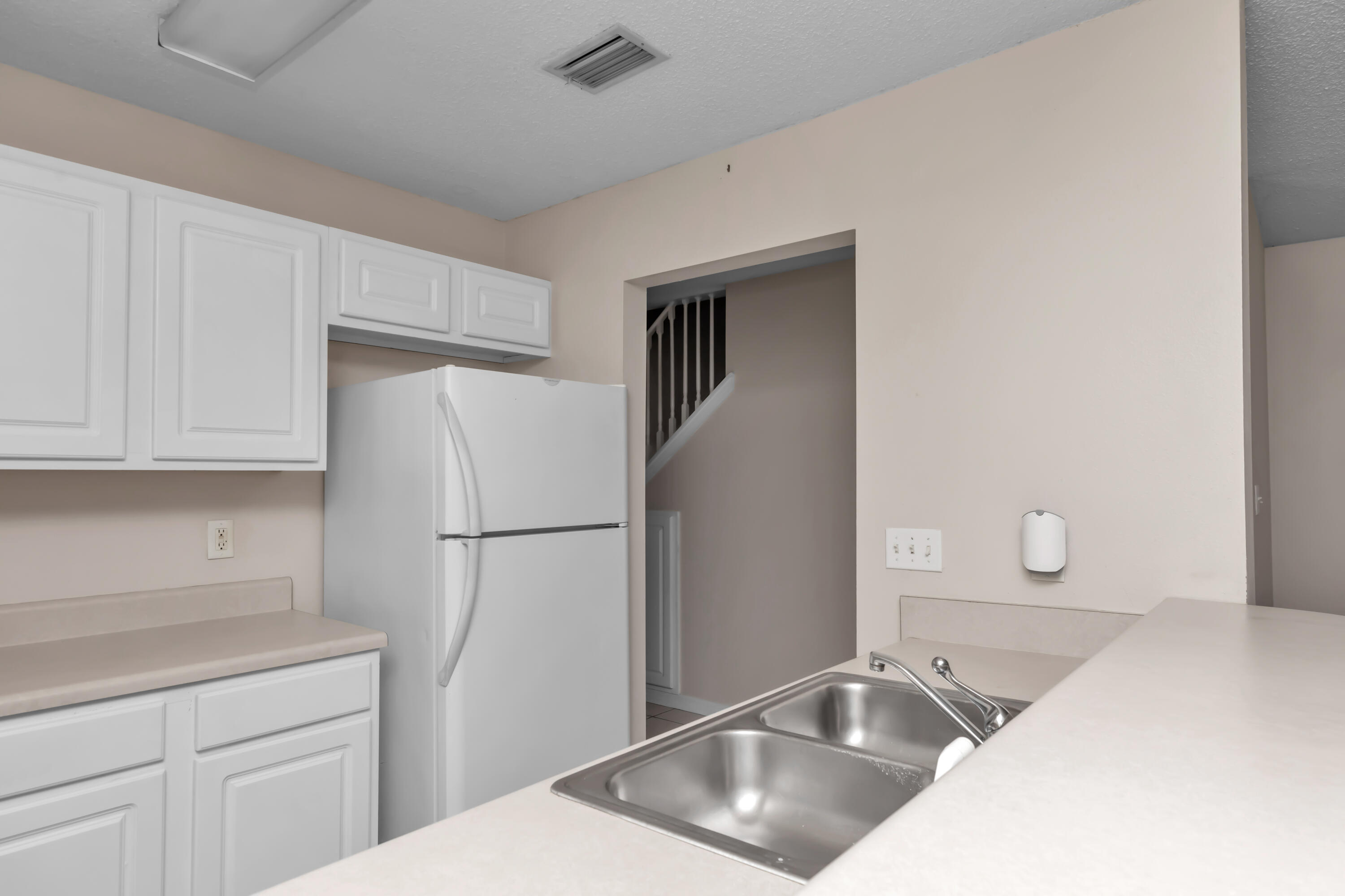 OAK PARK TOWNHOMES - Residential Lease