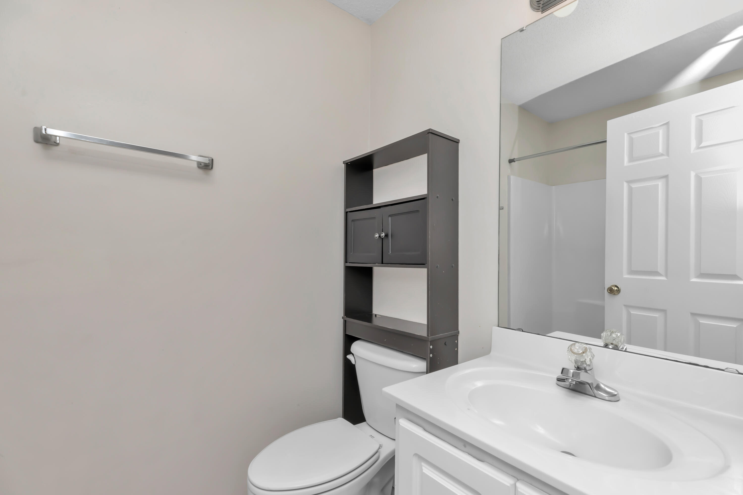 OAK PARK TOWNHOMES - Residential Lease