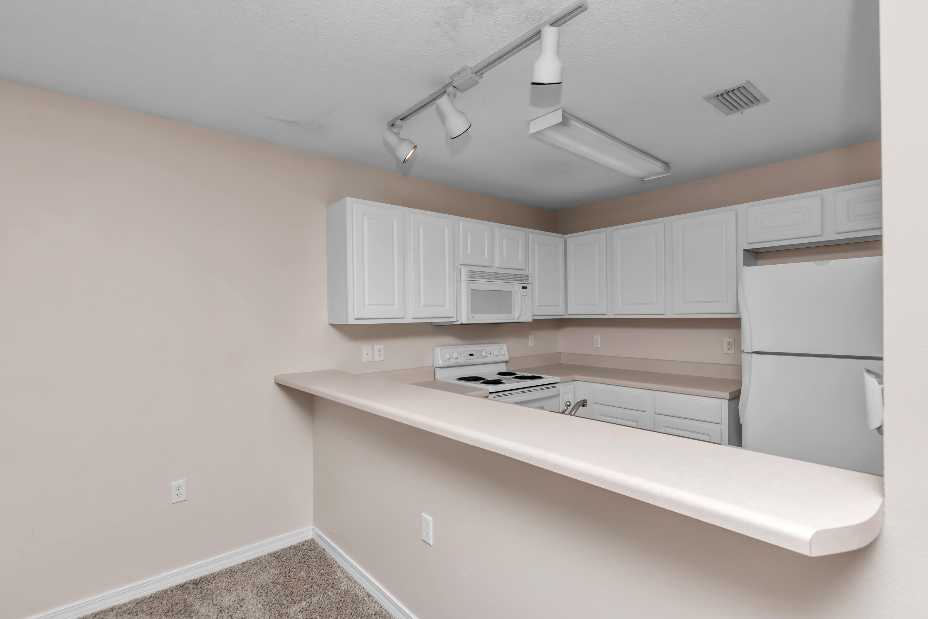 OAK PARK TOWNHOMES - Residential Lease