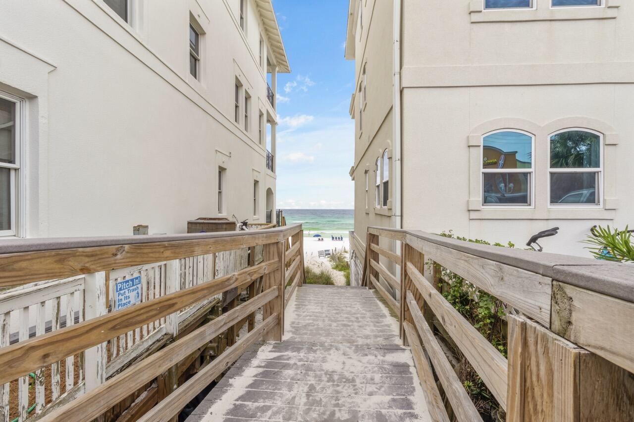EMERALD WATERS - Residential