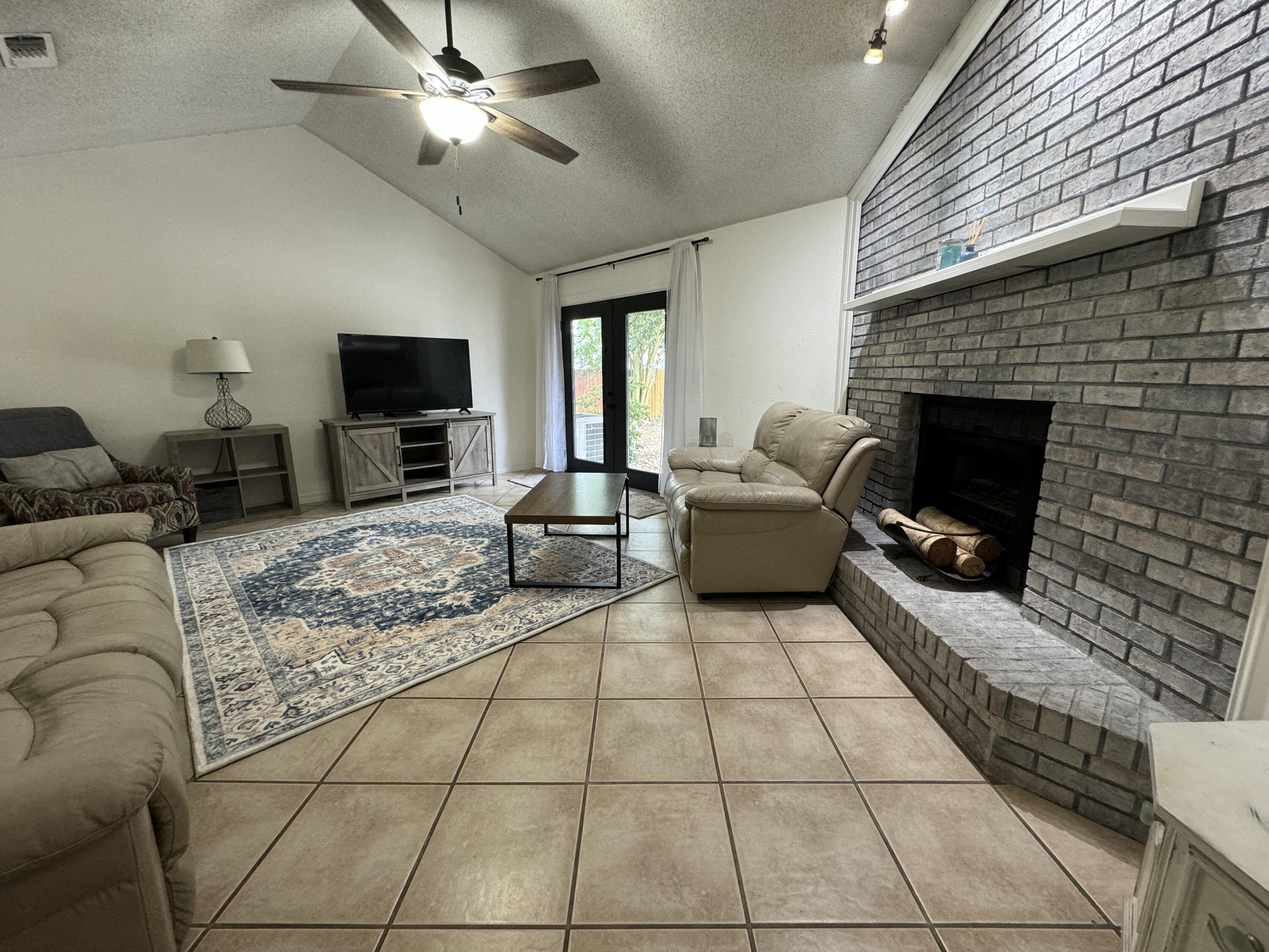 Emerald Beach; Plat 1, Lot 20 Blk A - Residential Lease