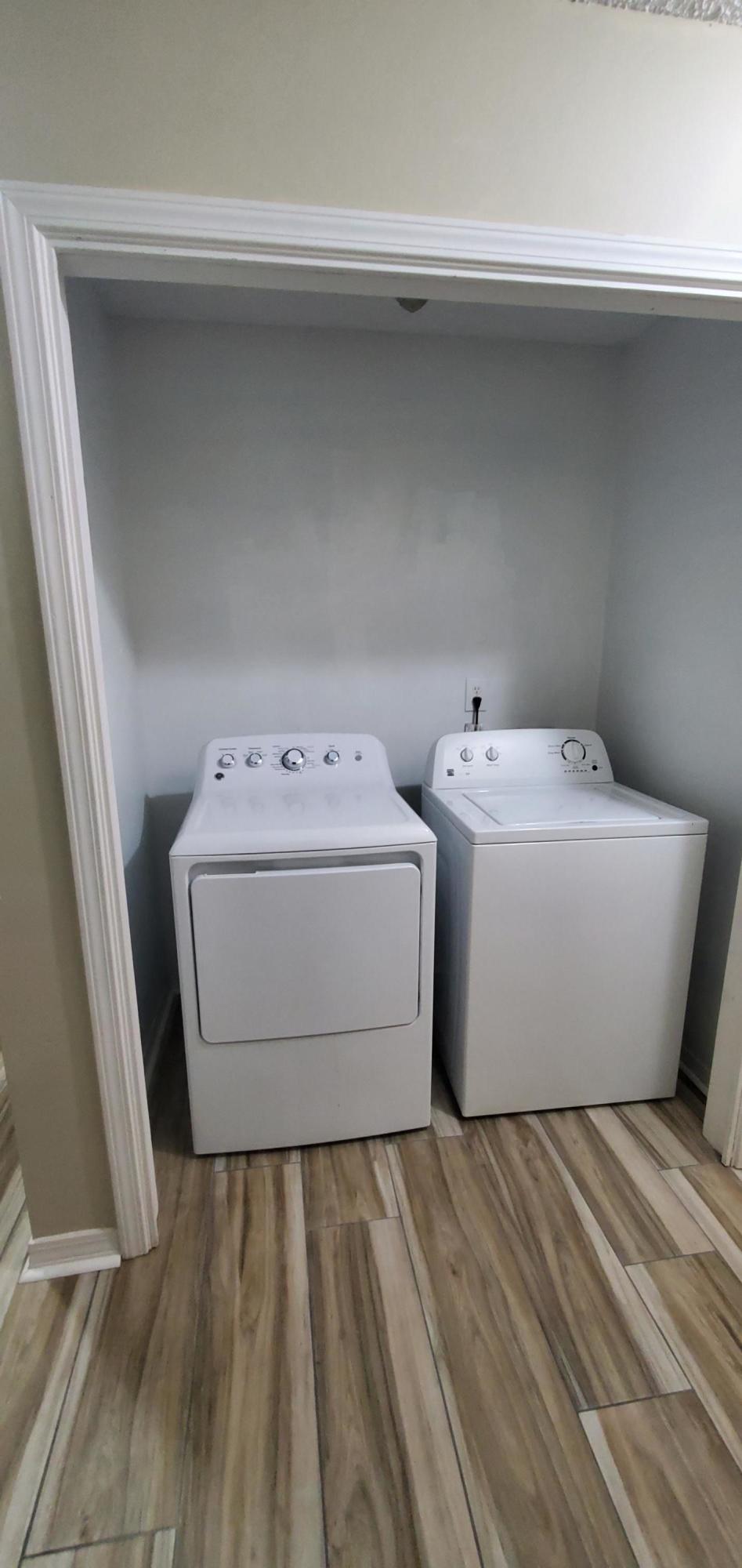 COUNTRY BREEZE ESTATES - Residential