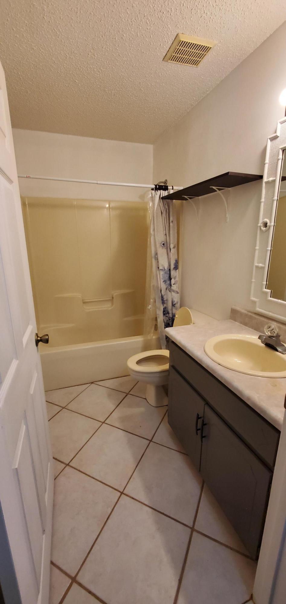 COUNTRY BREEZE ESTATES - Residential