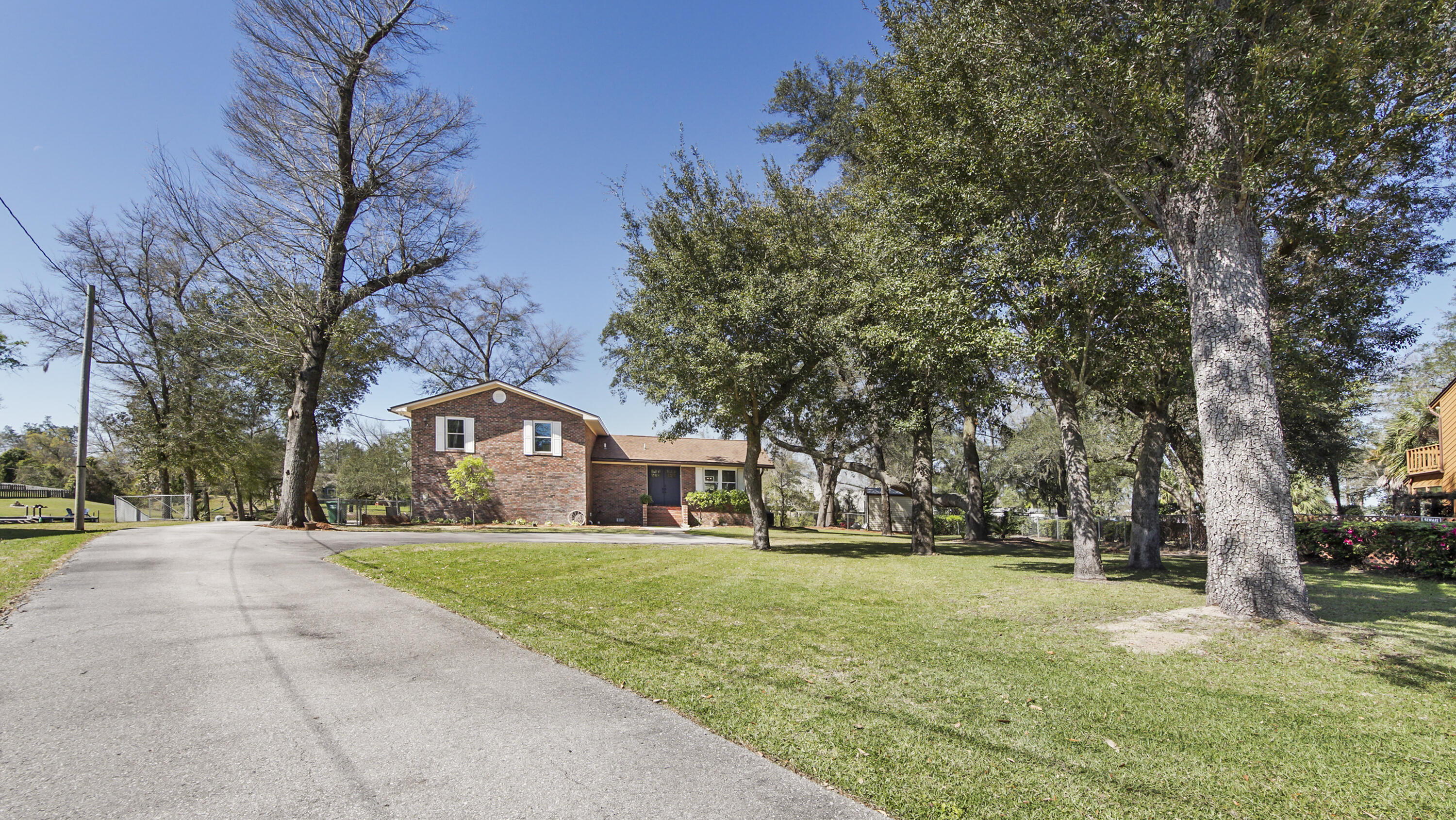 DEERPOINT ESTATES - Residential