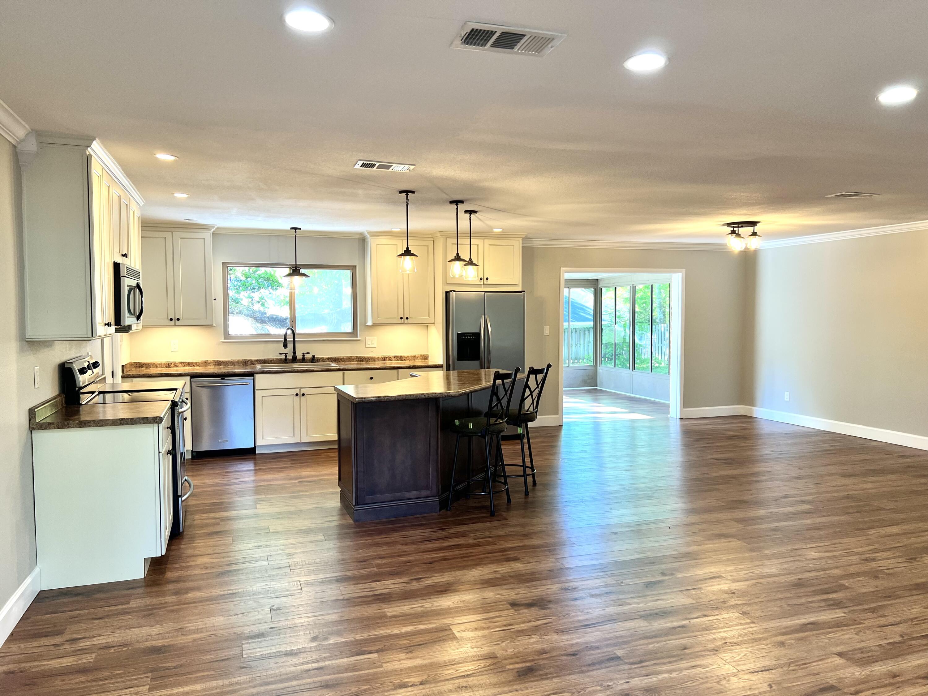 LAKE SHARON ESTATES - Residential Lease