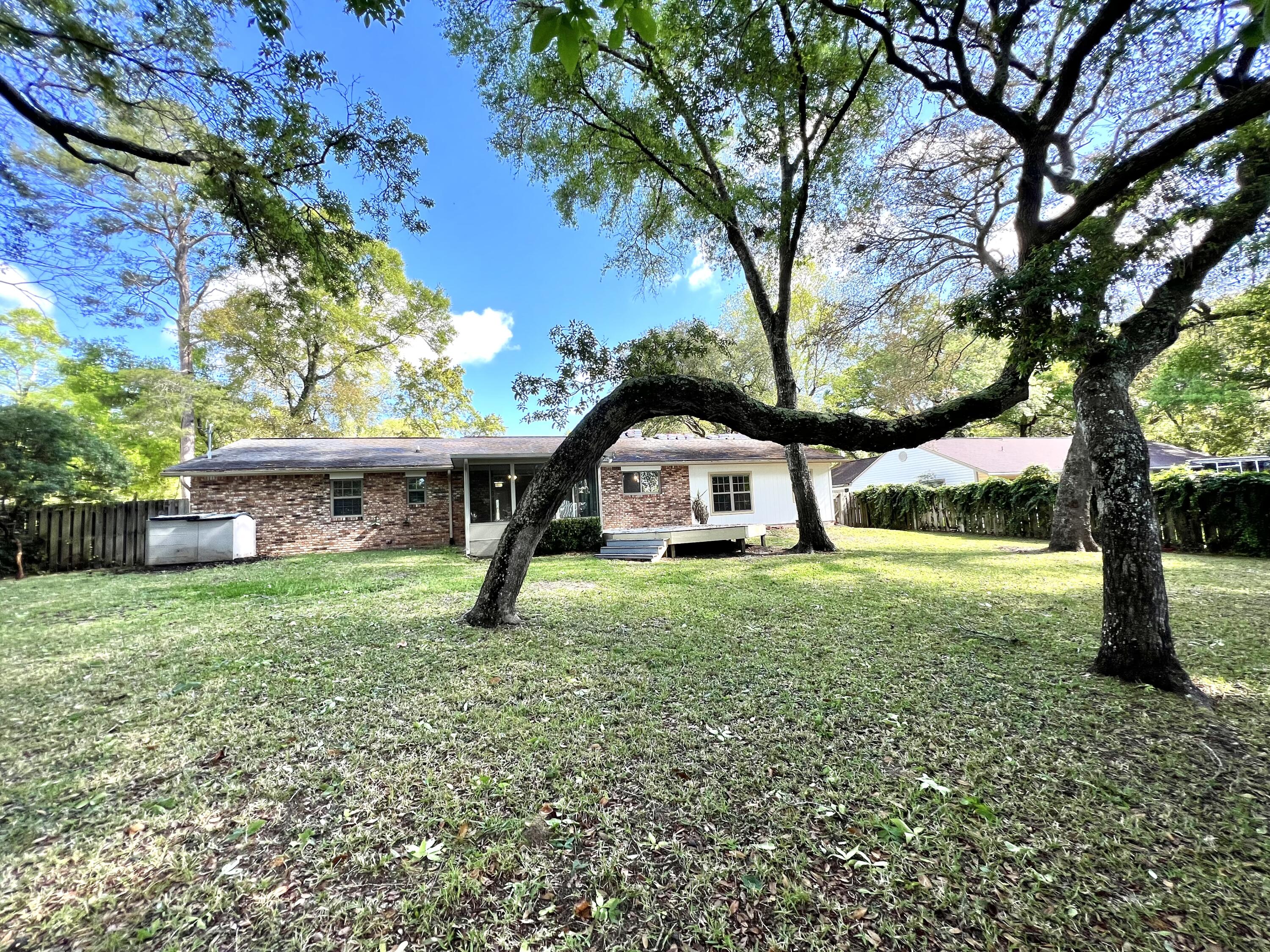 LAKE SHARON ESTATES - Residential Lease