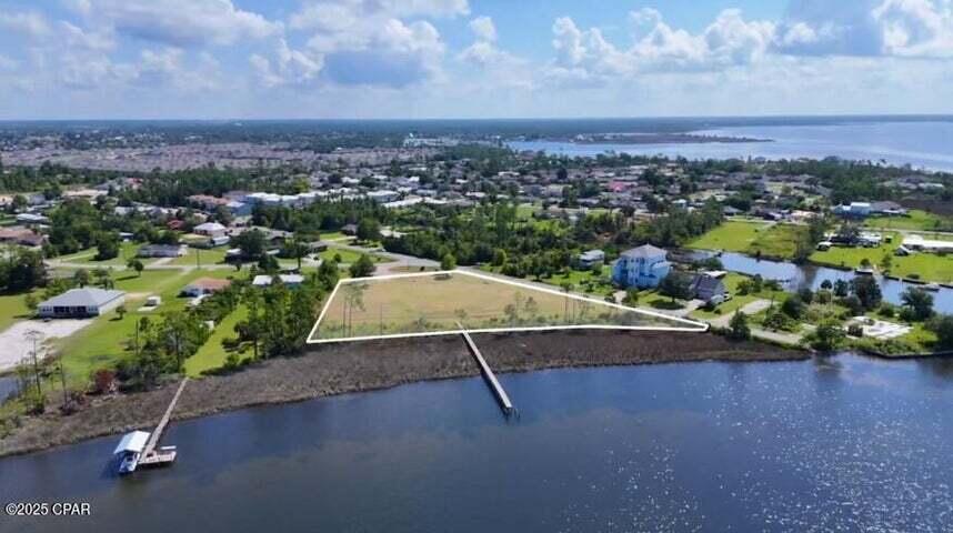 NO RECORDED SUBDIVISION - Land