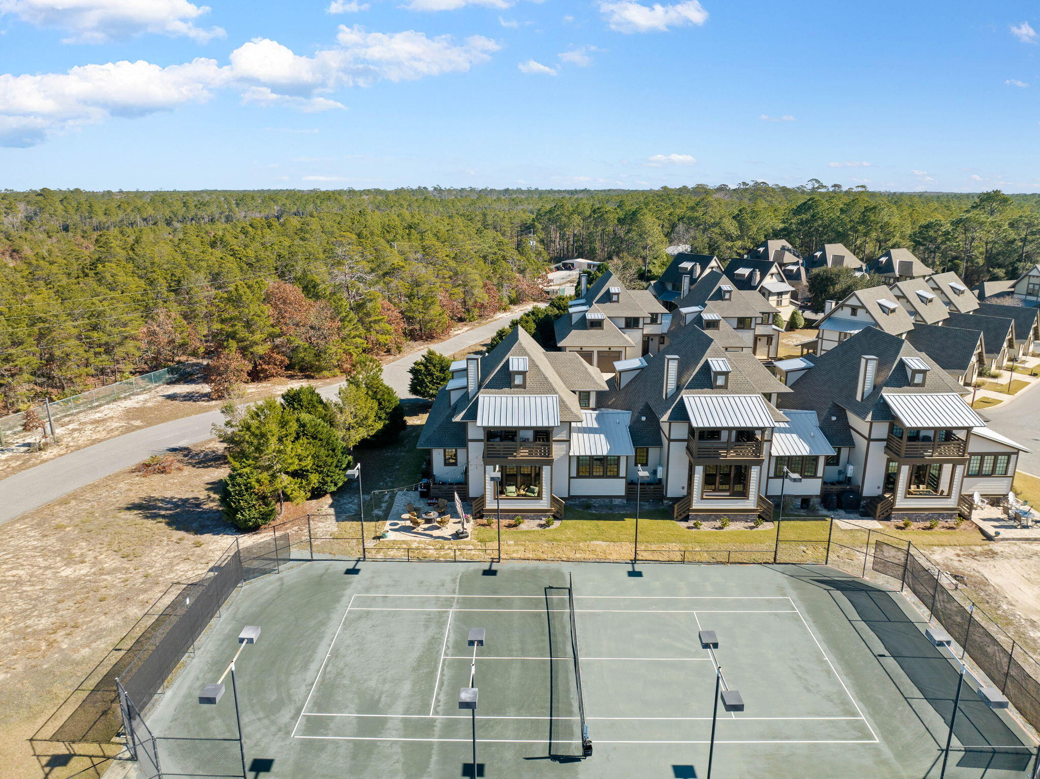 WILD HERON - THE COURTS - Residential