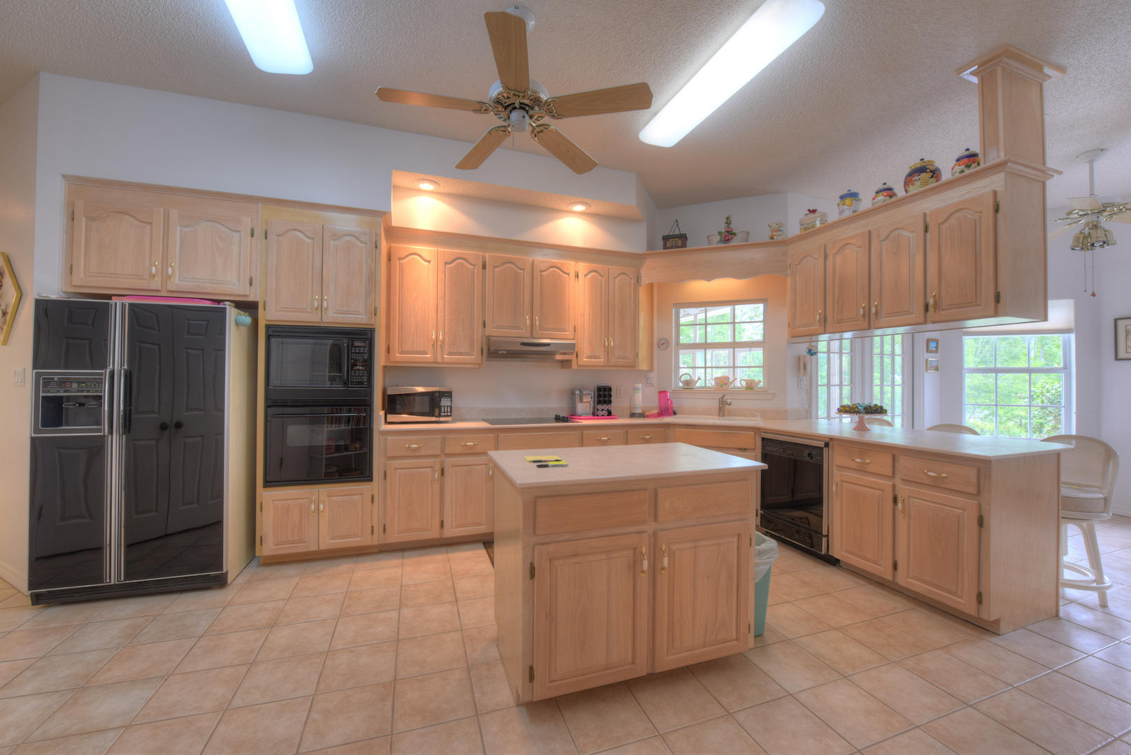 HAPPY HOLLOW - Residential