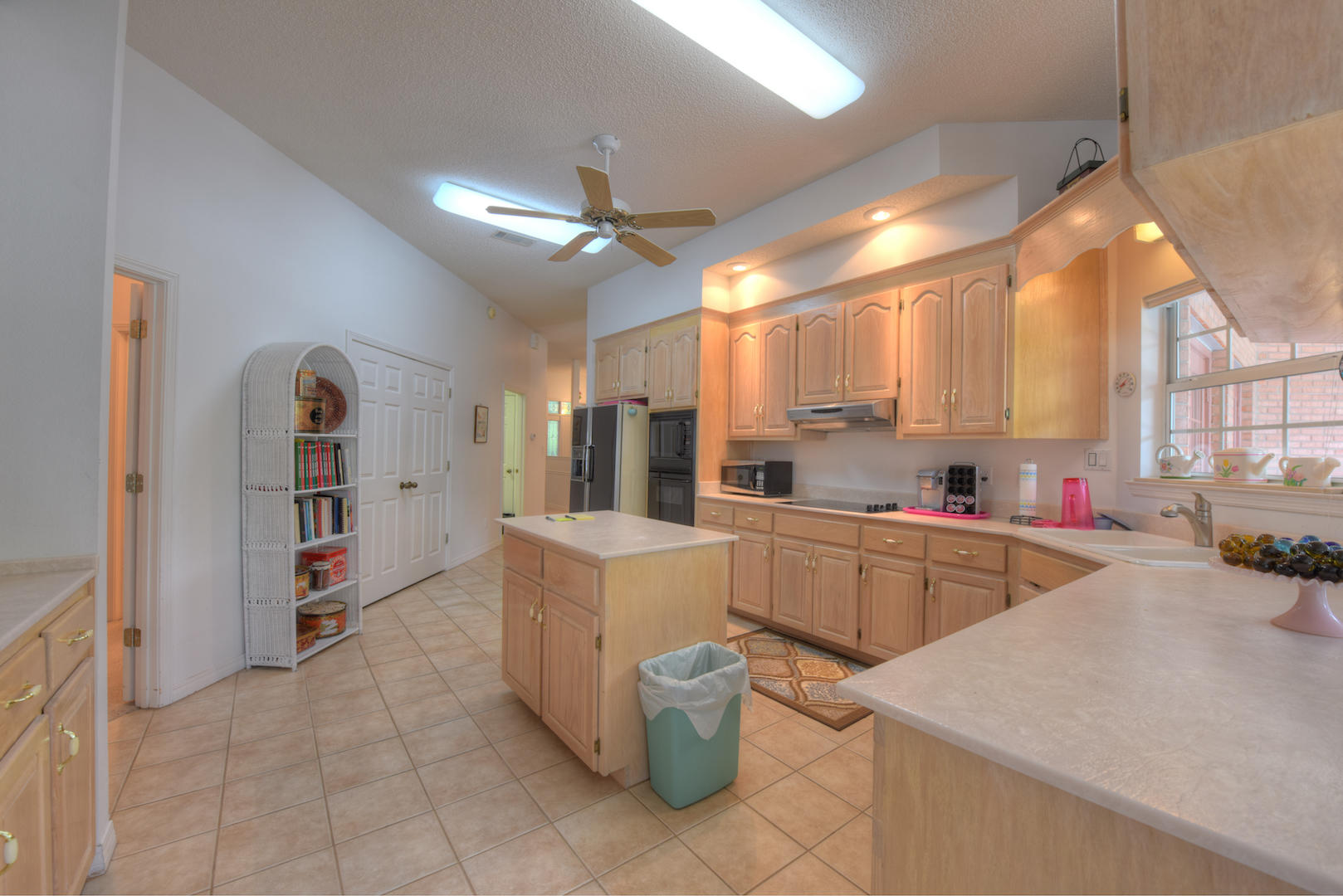 HAPPY HOLLOW - Residential