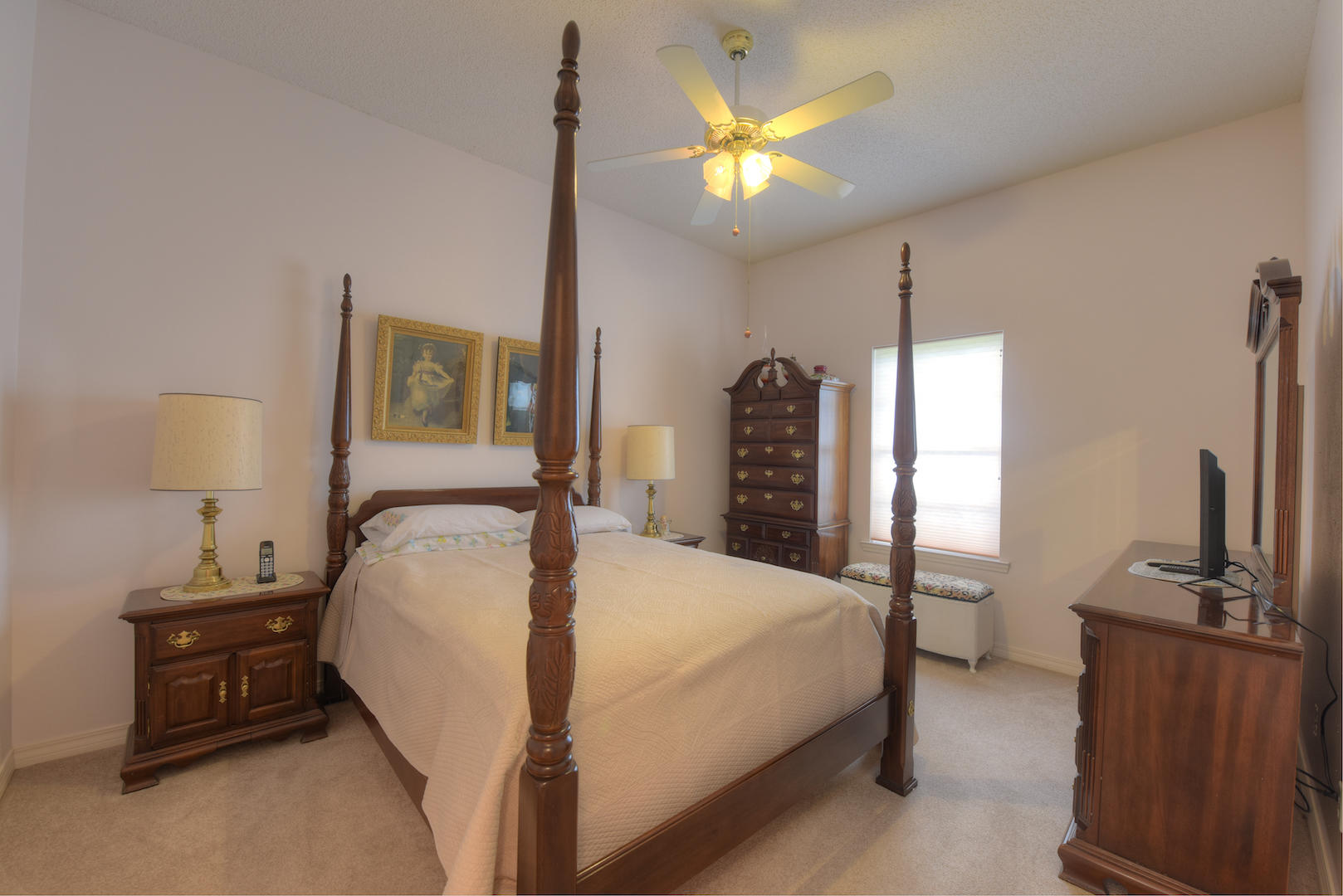 HAPPY HOLLOW - Residential