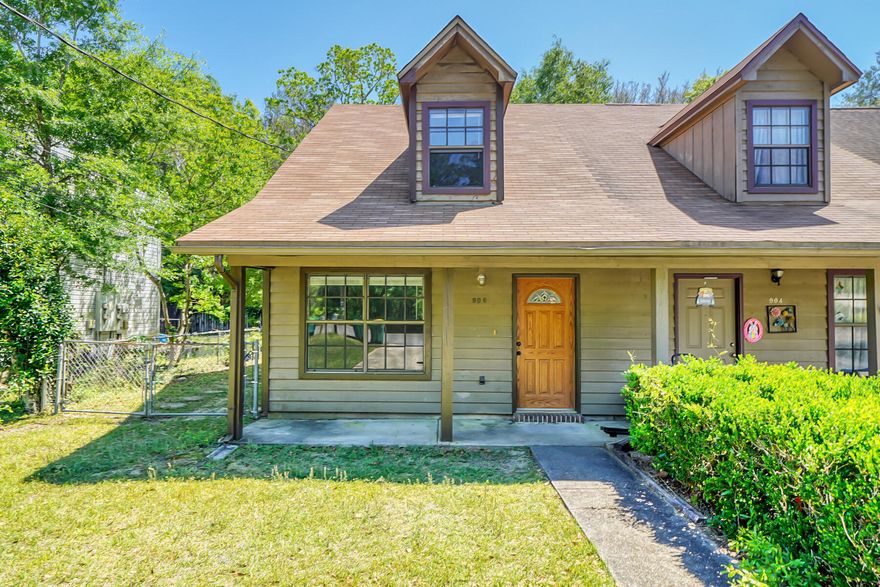 Don't miss this charming 2 bed/2 bath townhome in the center of Niceville and very close to Northwest Florida State College with No HOA! This property is perfect for long term rentals or a primary home.  New flooring in most of the house, HVAC replaced in 2020, roof replaced in 2019, and a brand new refrigerator in the kitchen! This property is a great end unit and offers a lovely back patio with a fenced-in backyard!