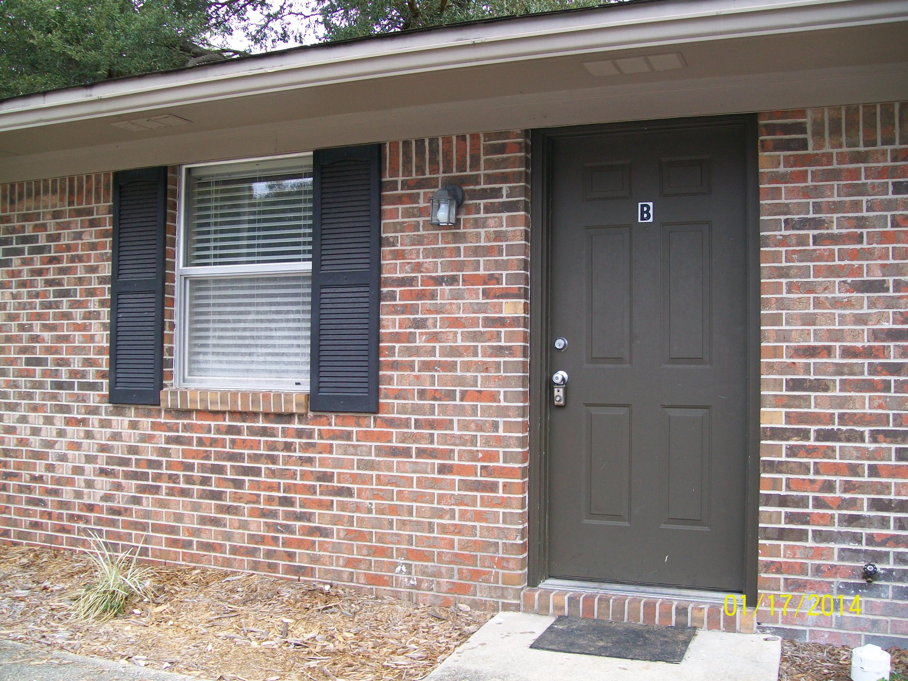 **Move in Special** TWO BEDROOM APARTMENT WITH WASHER & DRYER HOOKUP.TILE AND LAMINATE WOOD FLOORING THROUGHOUT. VERY CLOSE TO SUPER WAL-MART. PETS ALLOWED WITH NON-REF PET FEE. AVAILABLE, All Coastal Realty Services residents are enrolled in the Resident Benefits Package (RBP) which includes renters insurance, HVAC air filter delivery (for applicable properties) and our best-in-class resident rewards program, and much more! More details upon application.