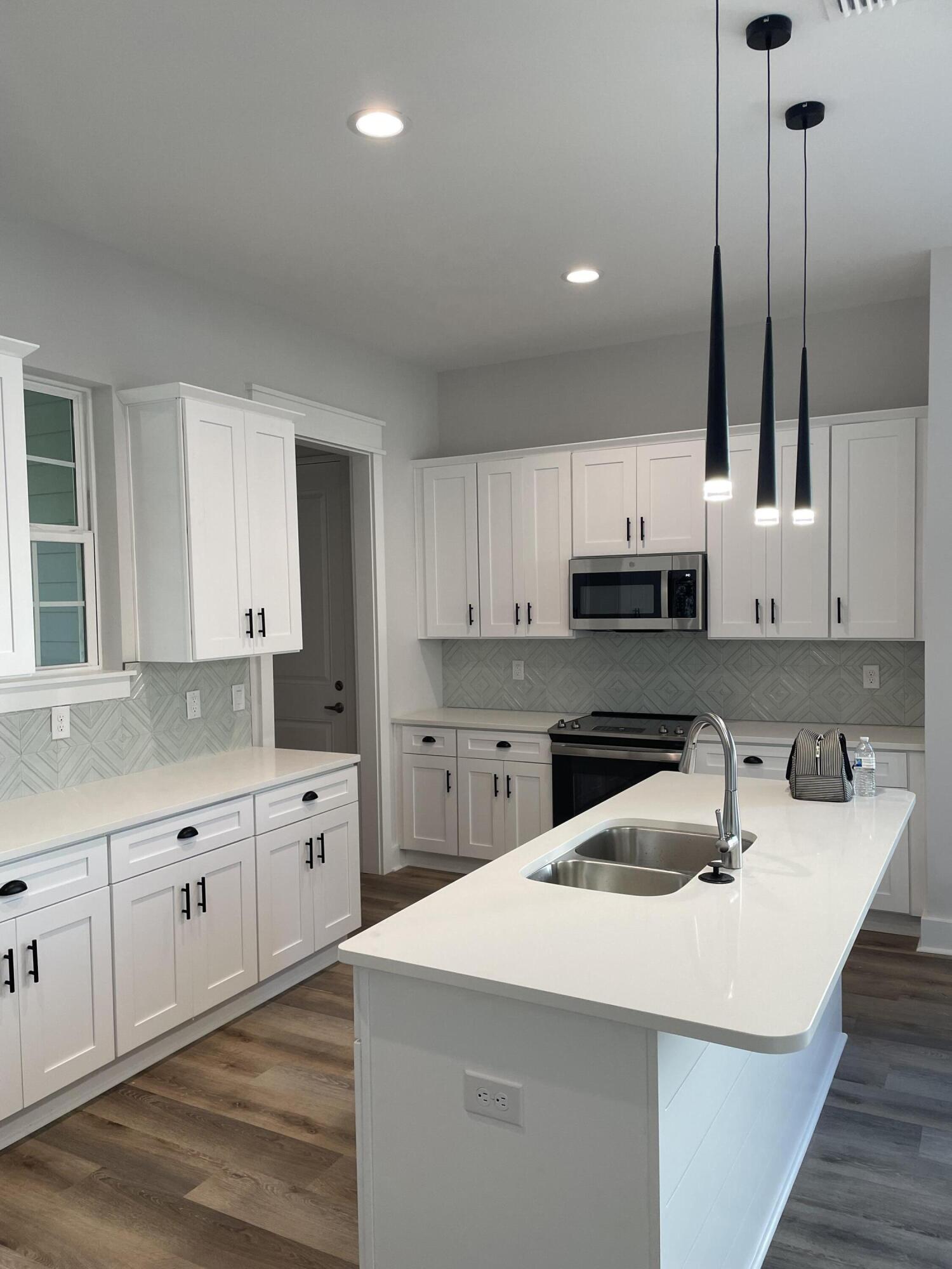 HIDDEN GROVE - Residential