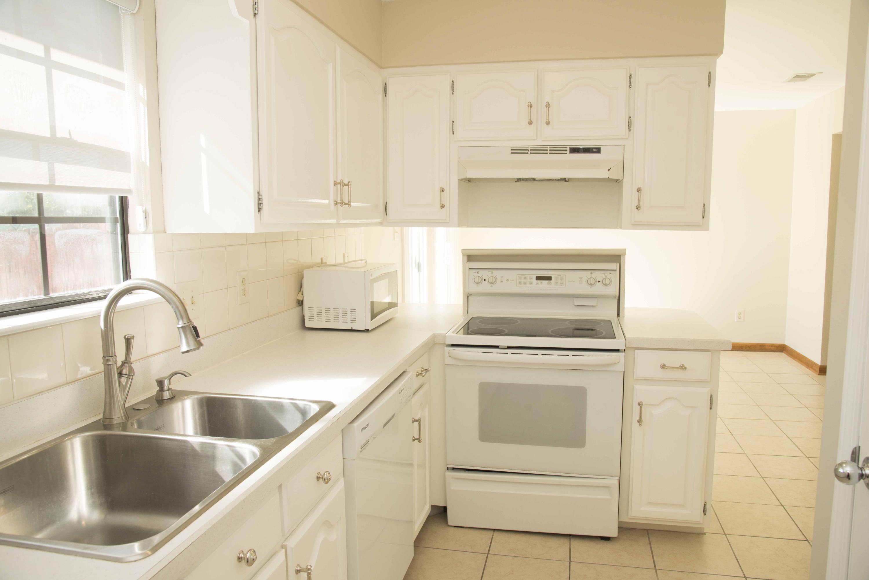 WOODLAND PARK ESTATES - Residential Lease