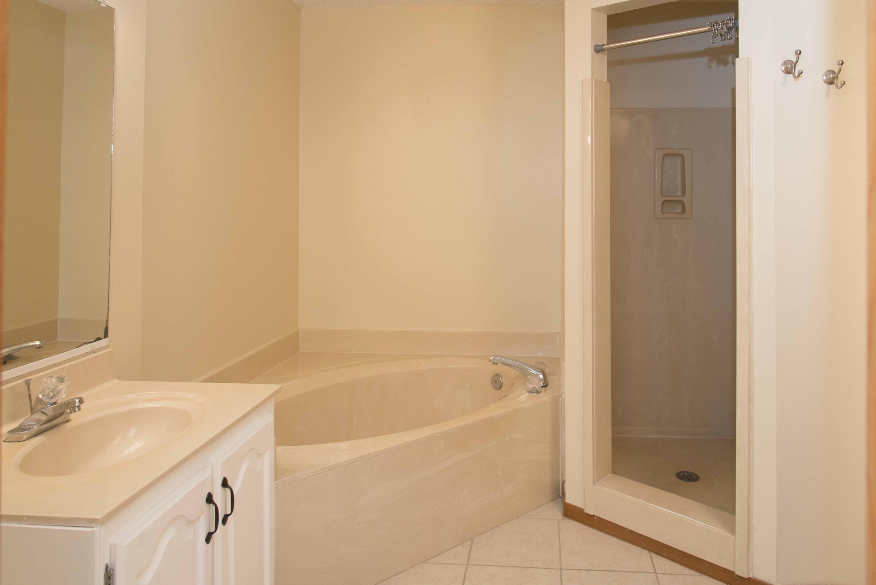 WOODLAND PARK ESTATES - Residential Lease