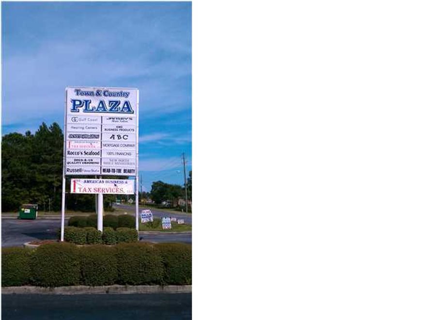**Rent is $400 per month for the first 3 months then $600 per month for the next 3 months. After that, and for the balance of the lease term it is $850 per month. Owner willing to negotiate on rental price. GREAT OFFICE SPACE**CENTRALLY LOCATED JUST OFF MARY ESTHER CUTOFF NEAR SANTA ROSA MALL**GREAT FOR ANY PROFESSIONAL OFFICE NEEDS**