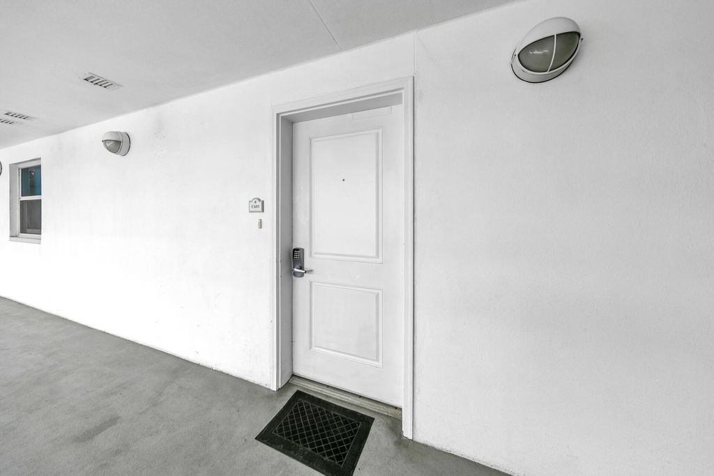listing image 0