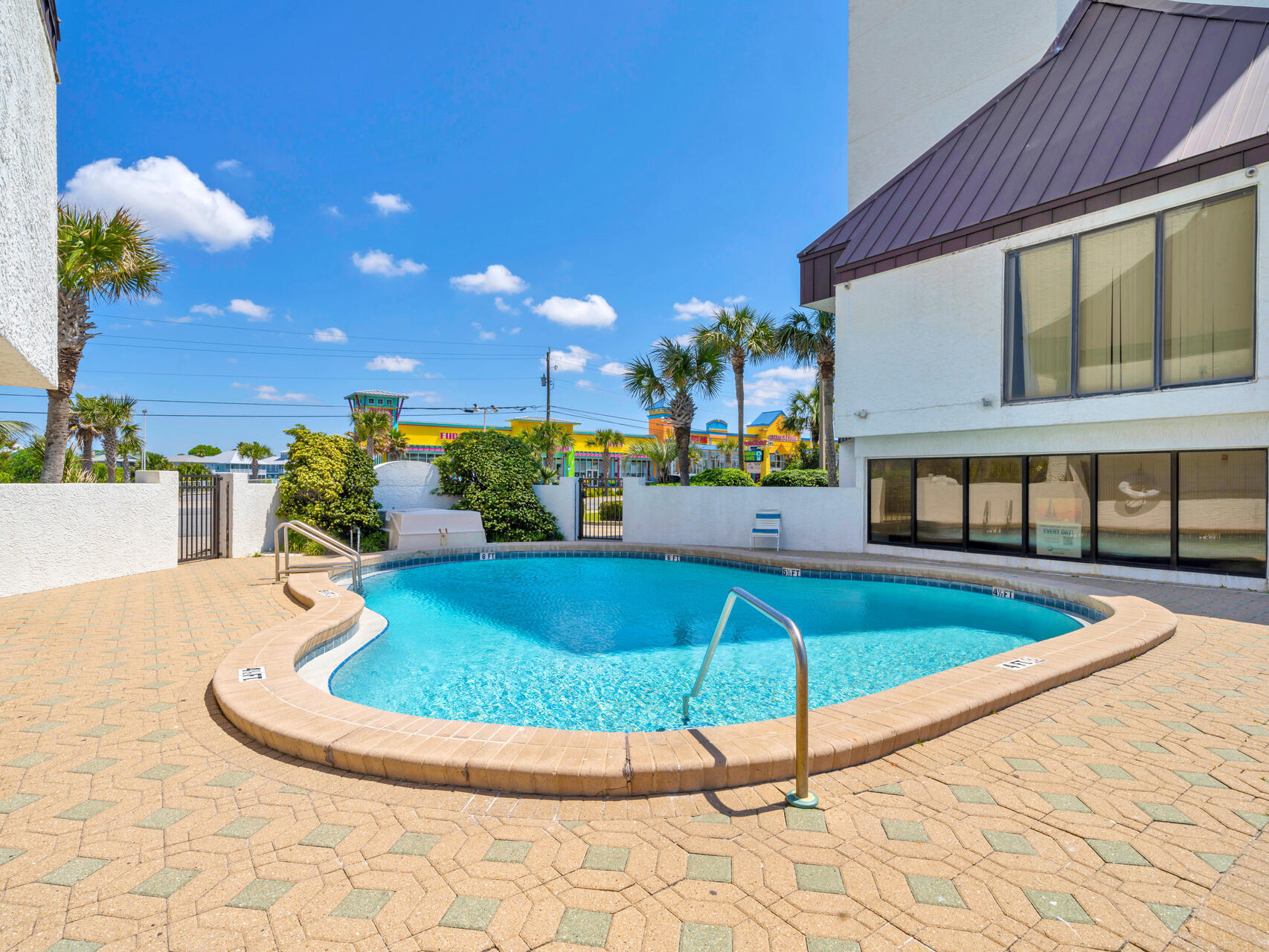 SEACHASE CONDO - Residential